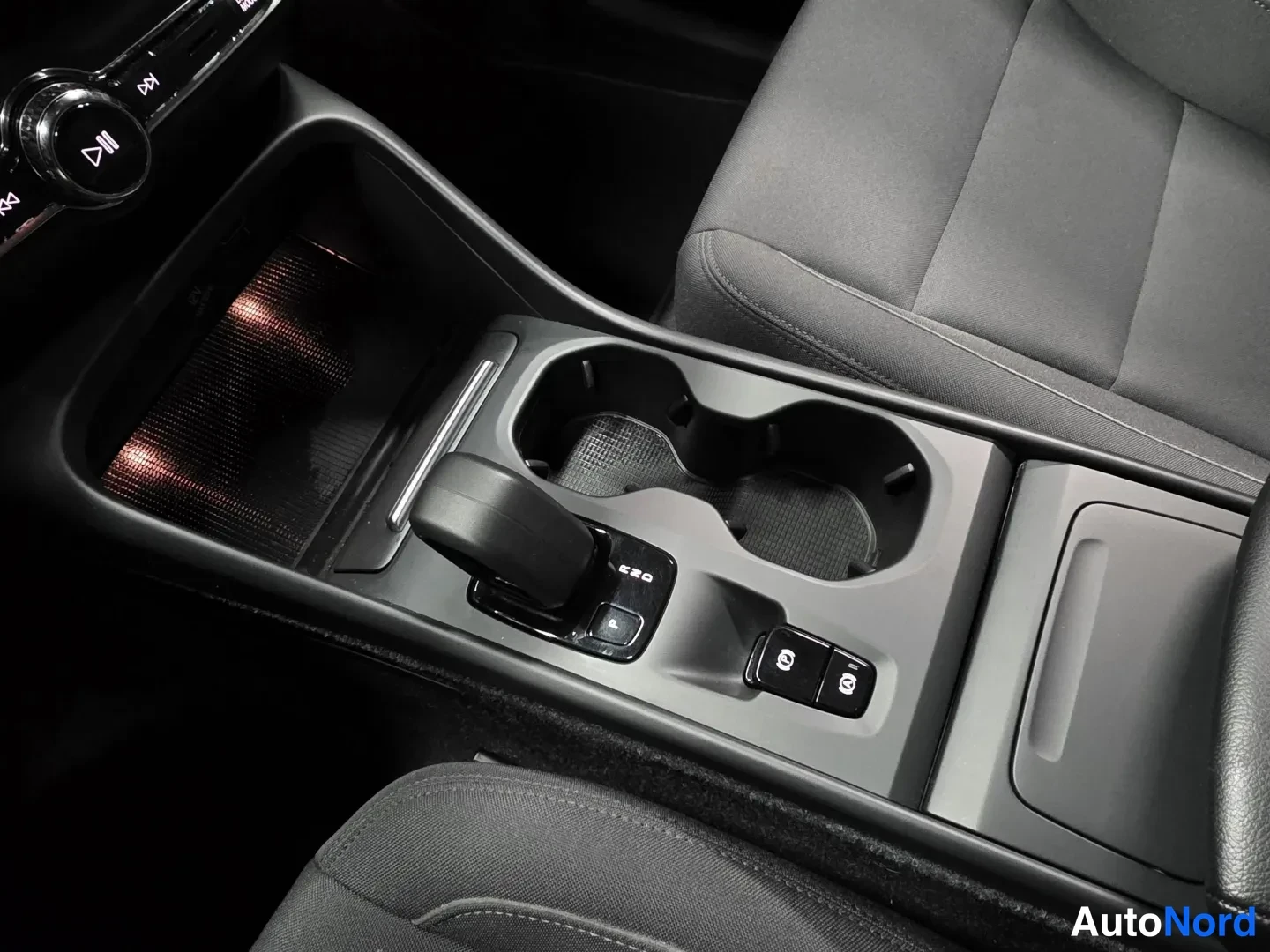 Grey Volvo XC40 2022, photo 15