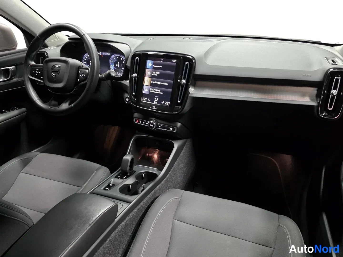 Grey Volvo XC40 2022, photo 17