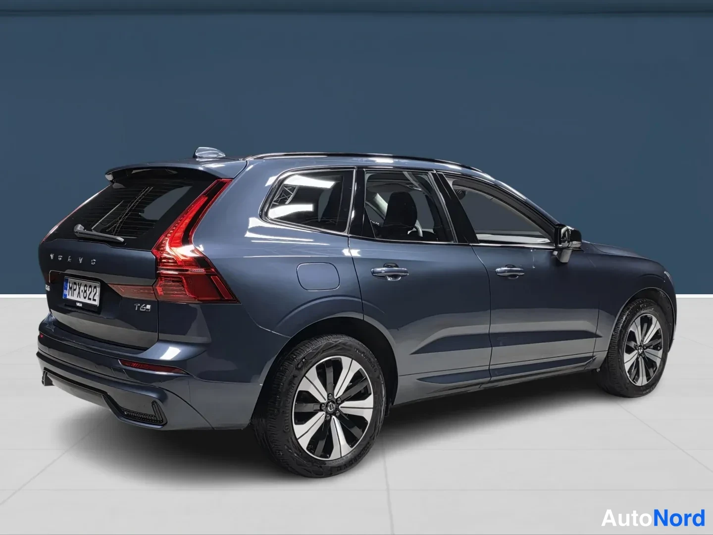Sininen Volvo XC60 2025, takaviisto, kuva 4