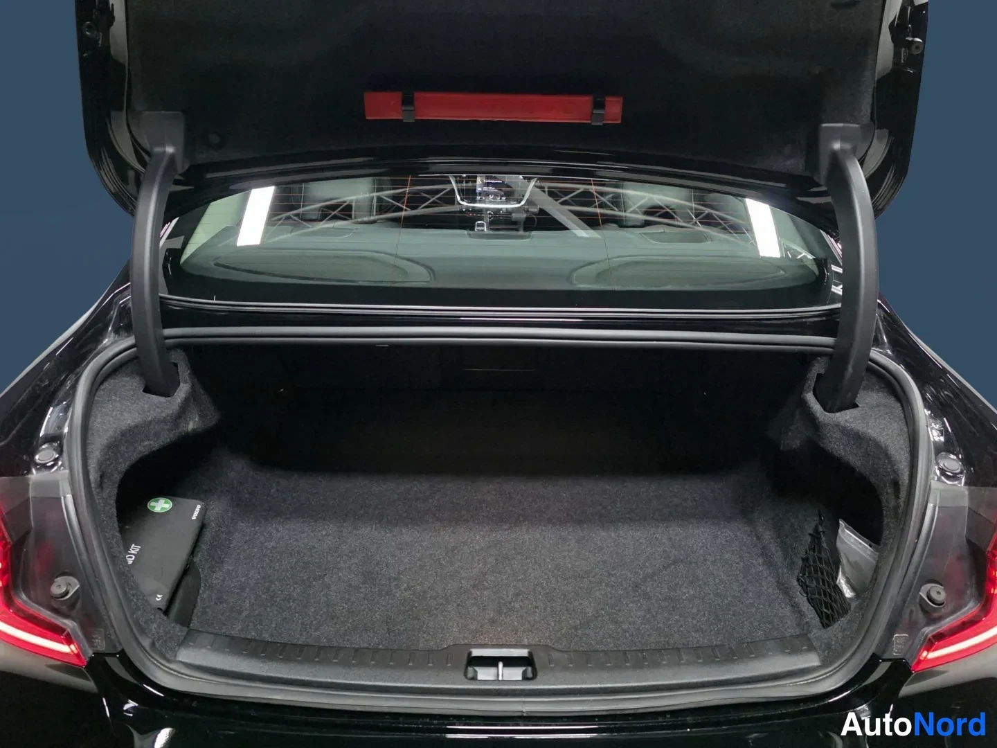 Black Volvo S60 2021, photo 11