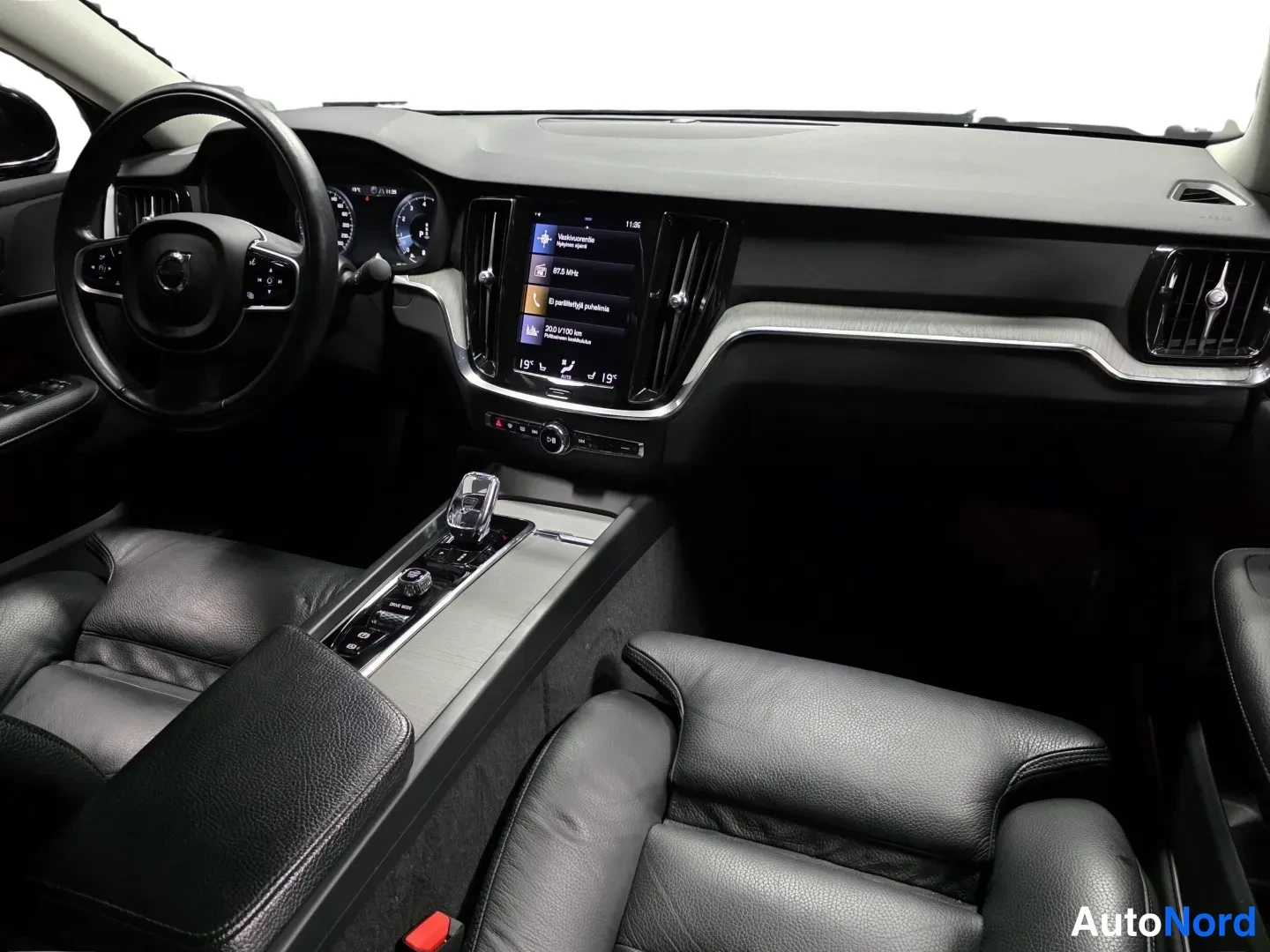 Black Volvo S60 2021, photo 17