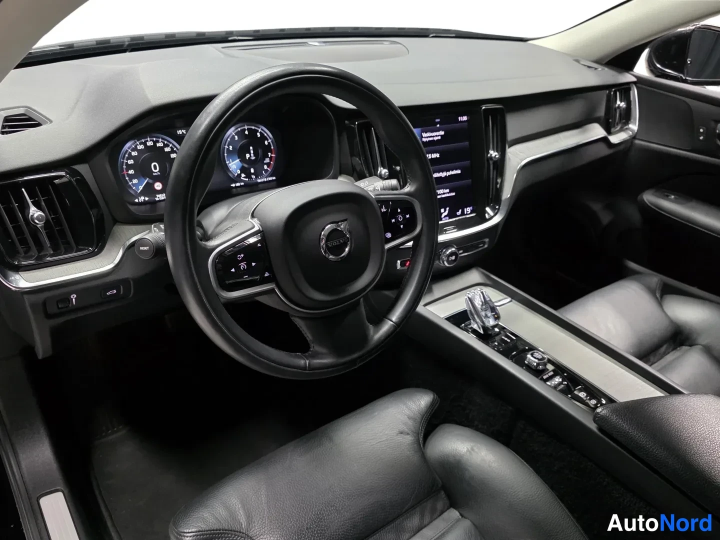 Black Volvo S60 2021, photo 8
