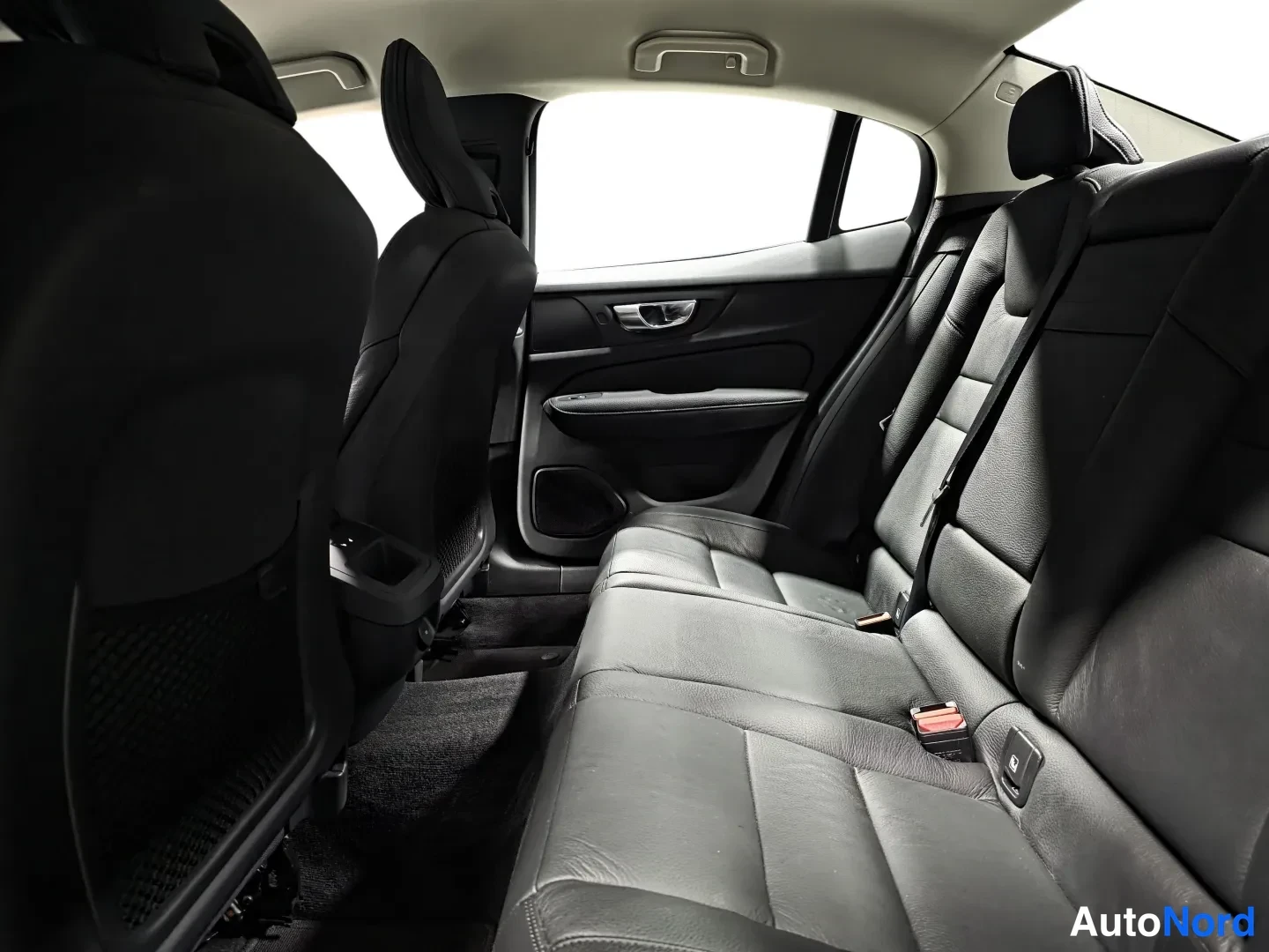 Black Volvo S60 2021, photo 9