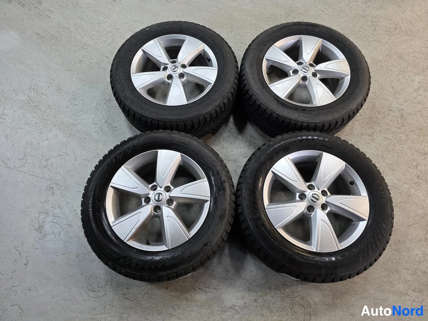 White Volvo XC40 2020, photo 12