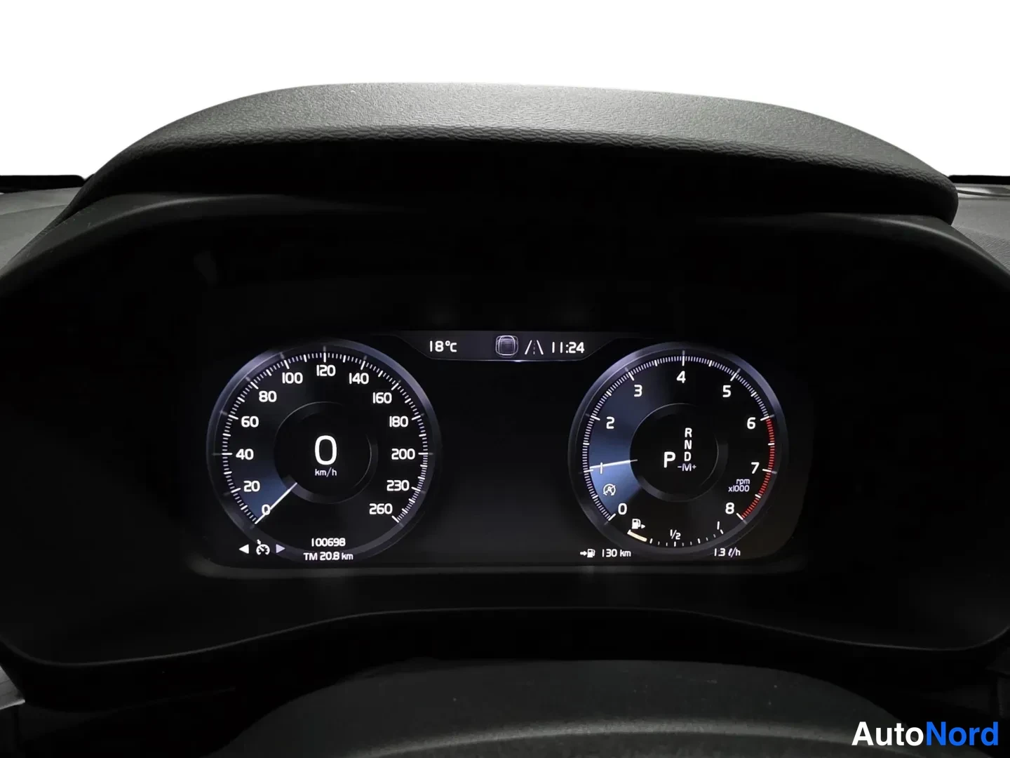 White Volvo XC40 2020, photo 8