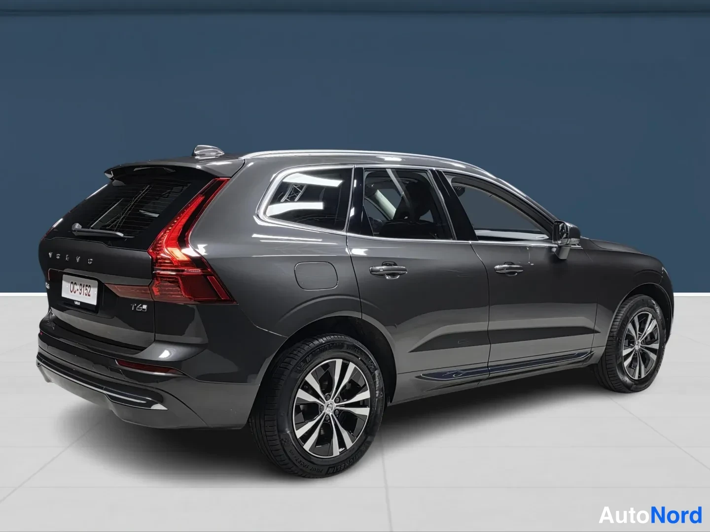 Harmaa Volvo XC60 2025, takaviisto, kuva 5
