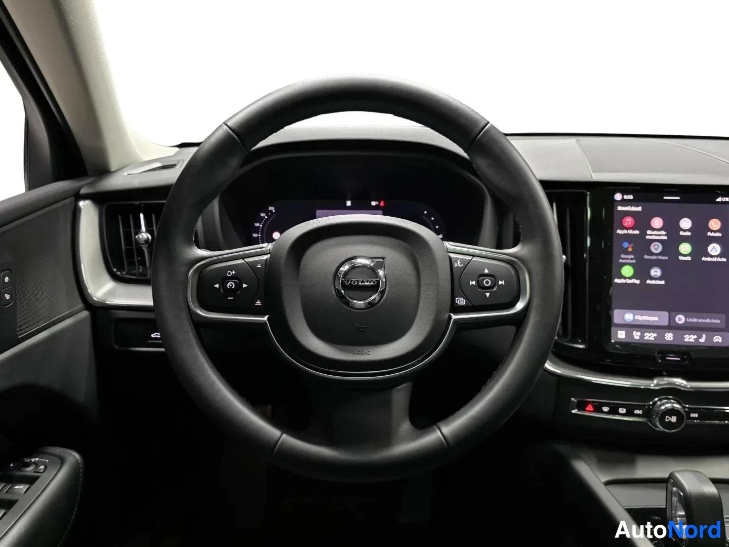 Harmaa Volvo XC60 2025, kuva 11