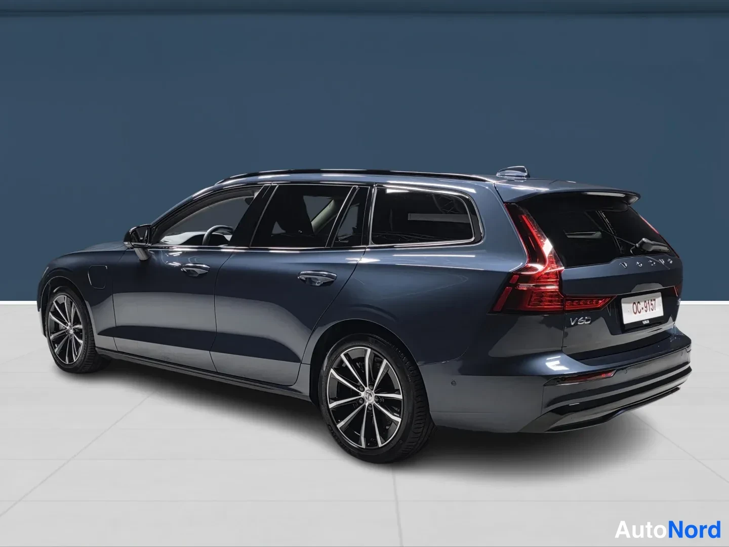 Sininen Volvo V60 2026, takaviisto, kuva 5