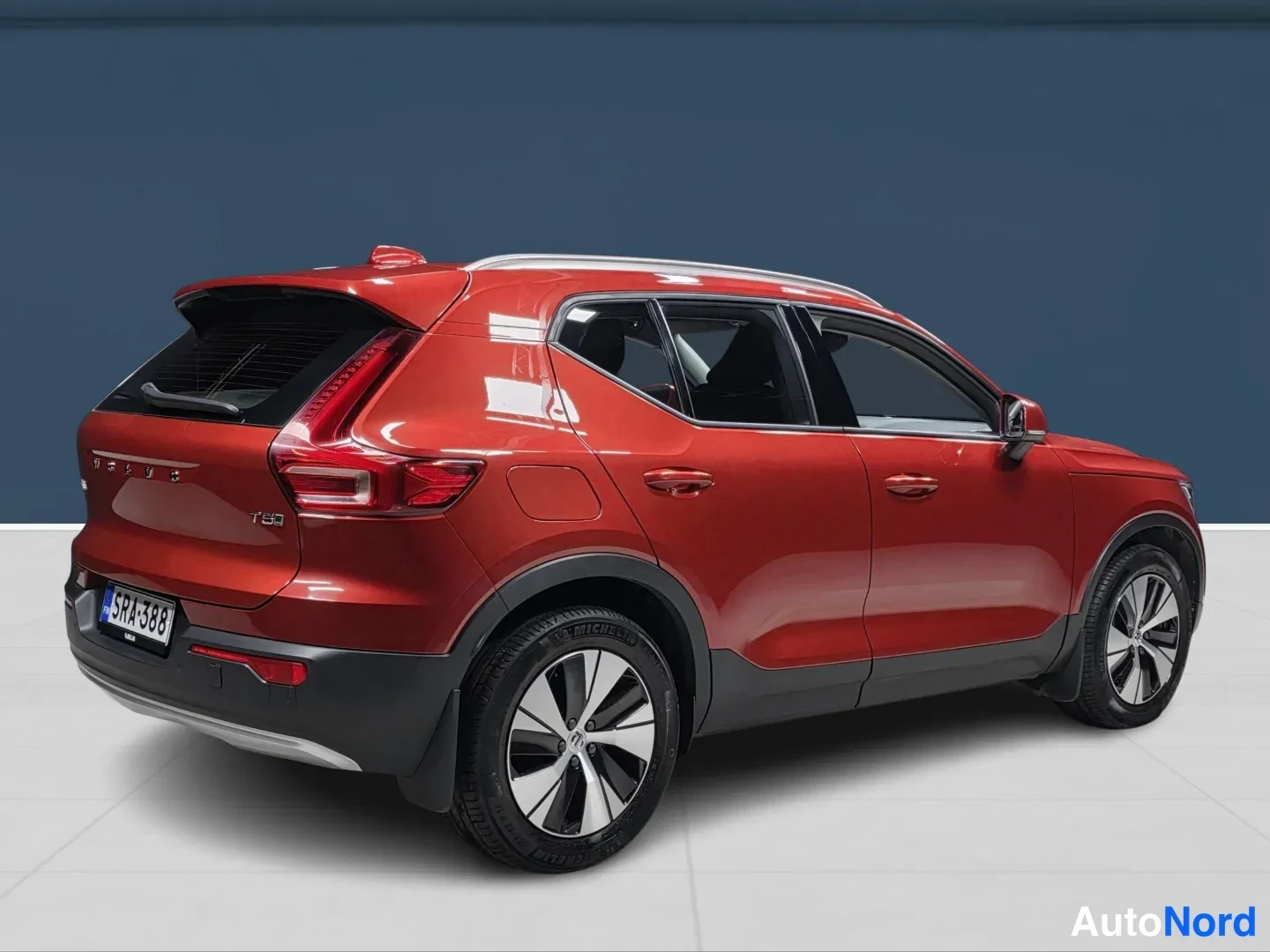 Punainen Volvo XC40 2020, takaviisto, kuva 6