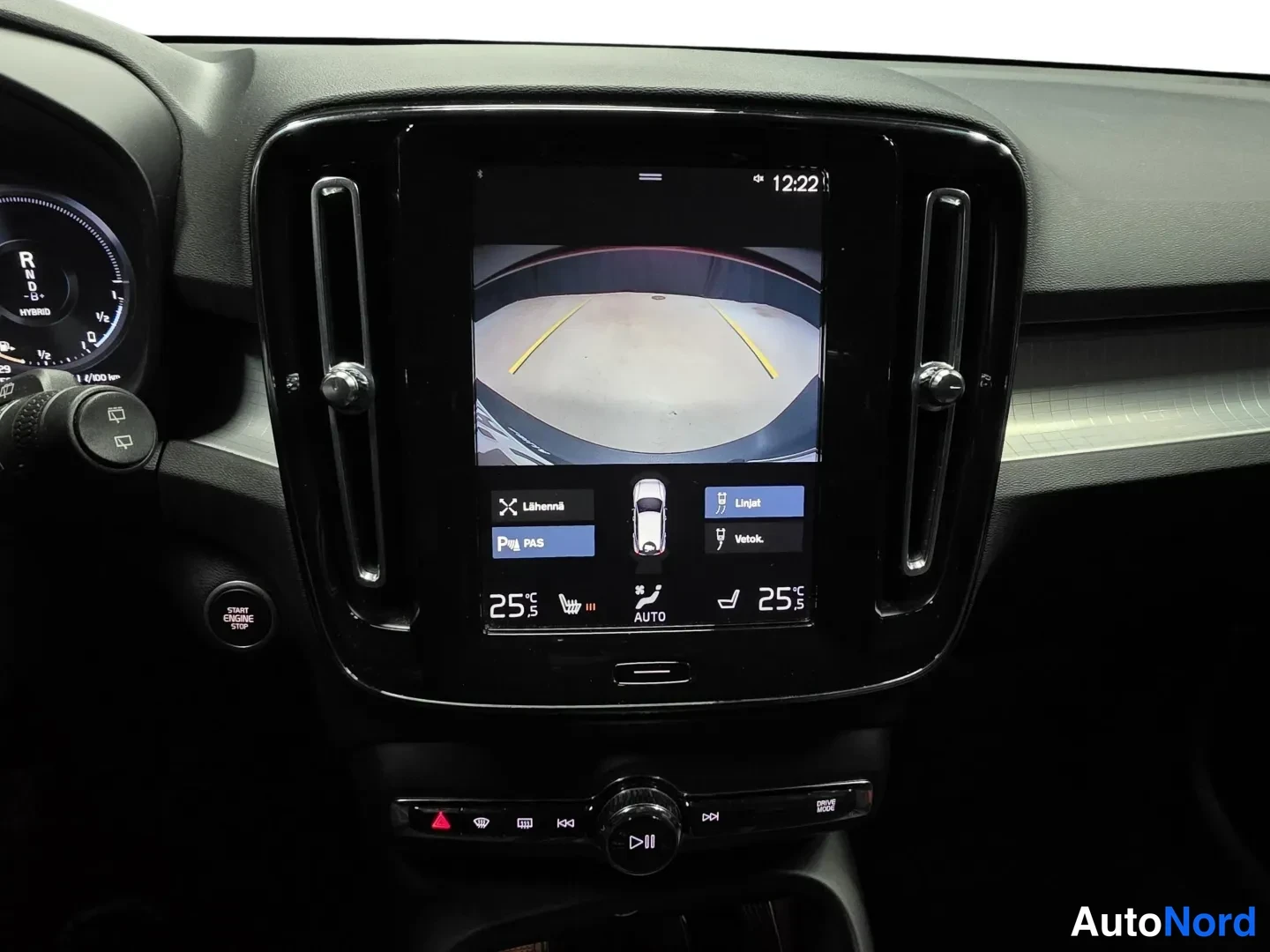 Punainen Volvo XC40 2020, yksityiskohta, kuva 17