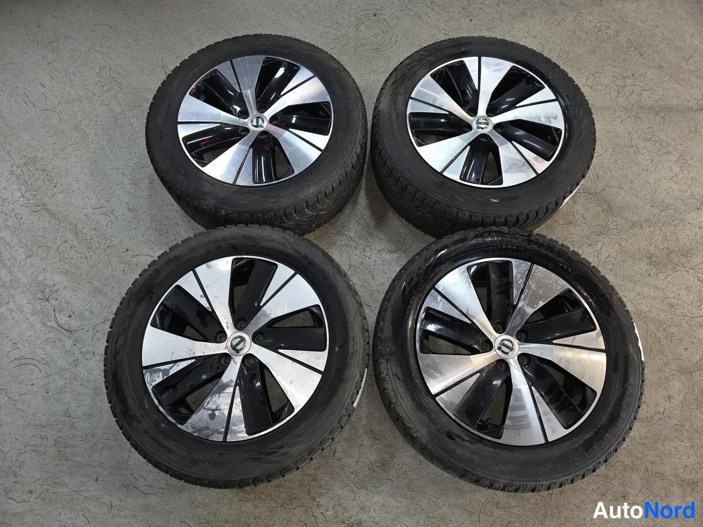 Punainen Volvo XC40 2020, yksityiskohta, kuva 20