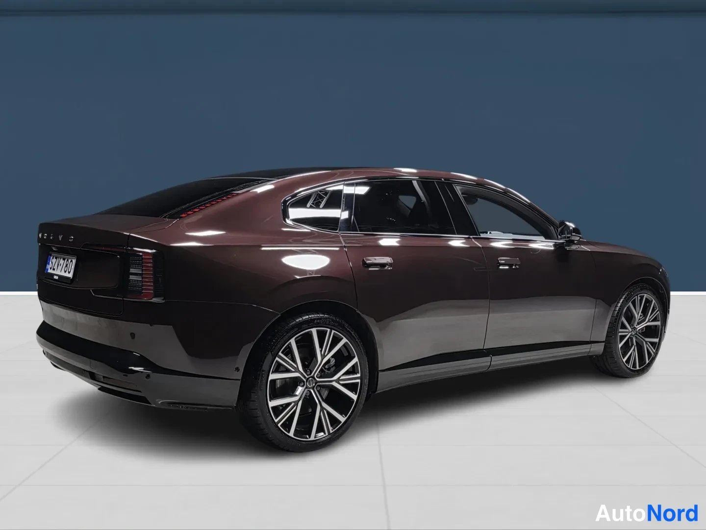 Punainen Volvo ES90 2026, takaviisto, kuva 3