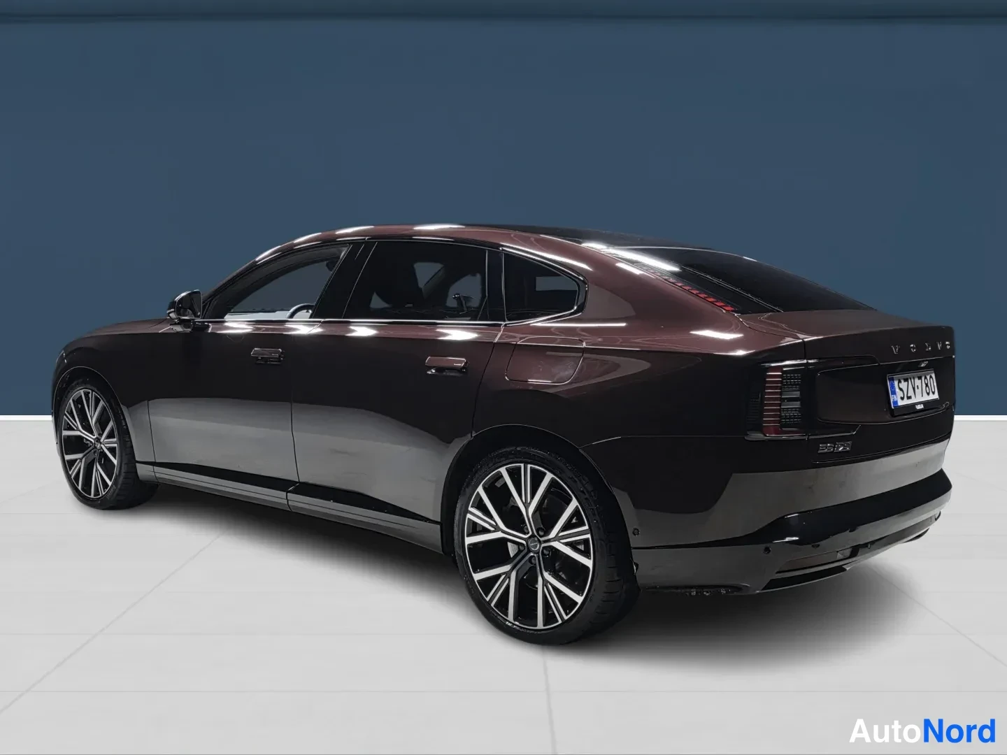 Punainen Volvo ES90 2026, takaviisto, kuva 4