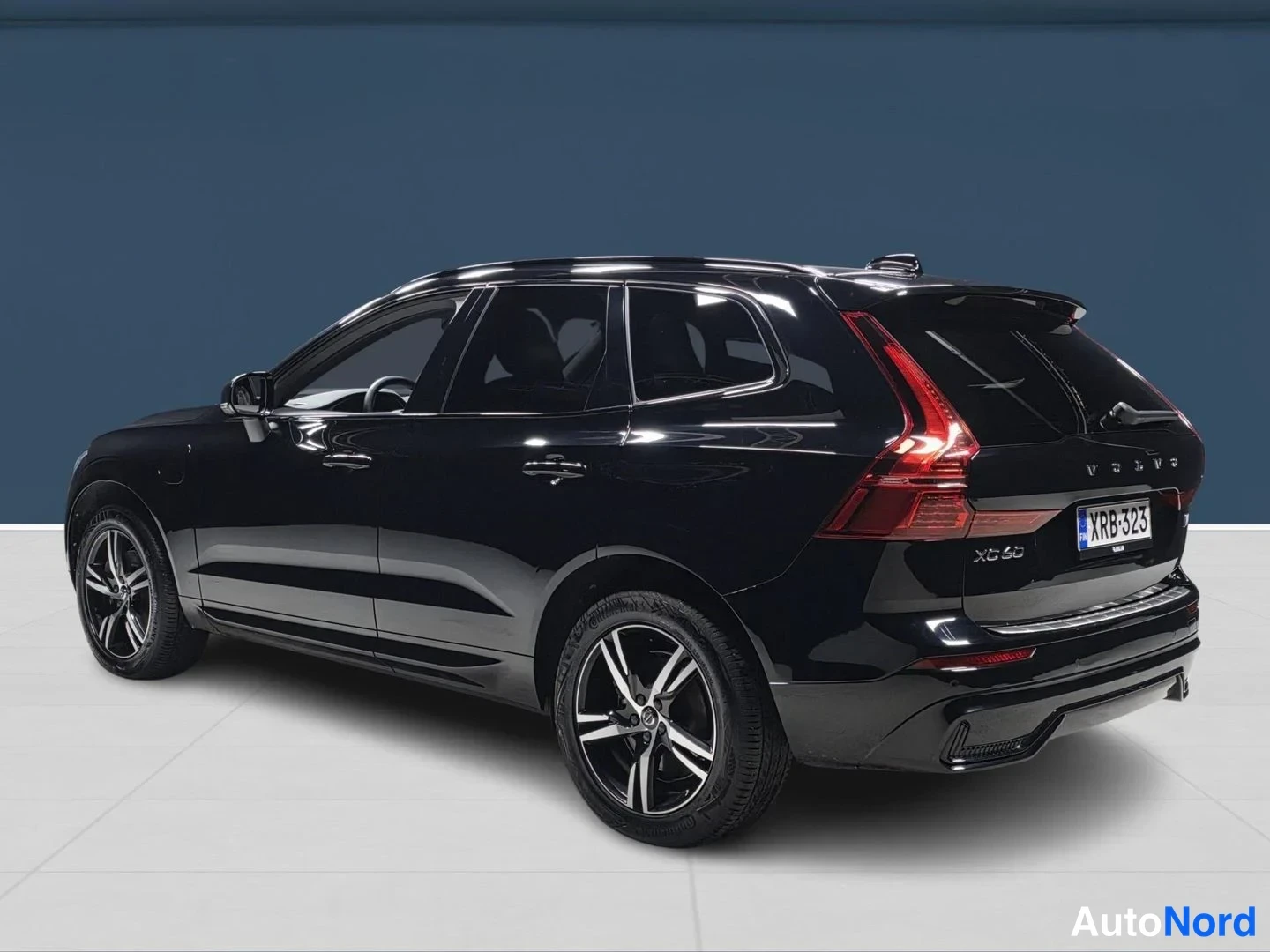 Musta Volvo XC60 2022, takaviisto, kuva 7