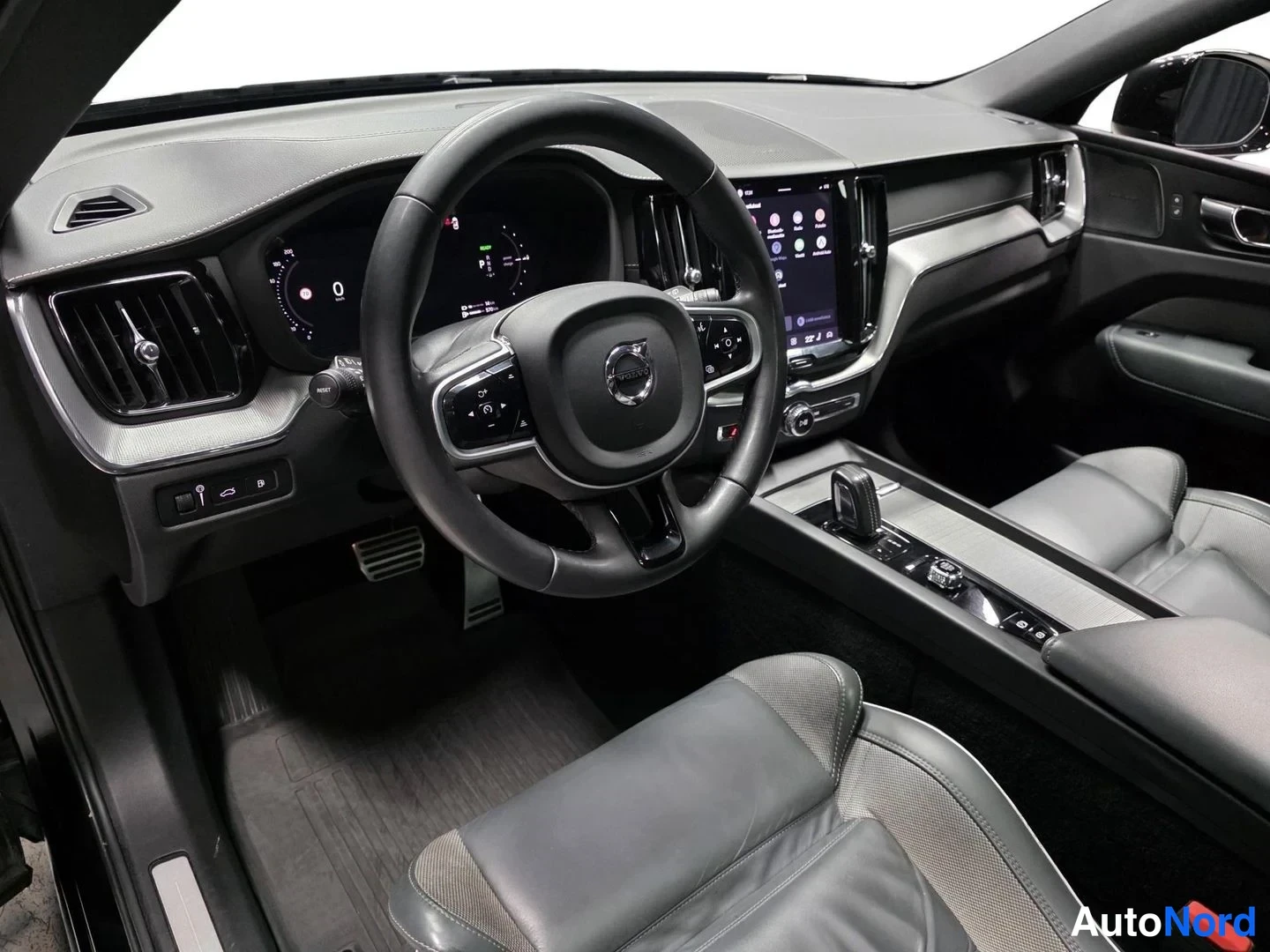 Musta Volvo XC60 2022, kuva 11