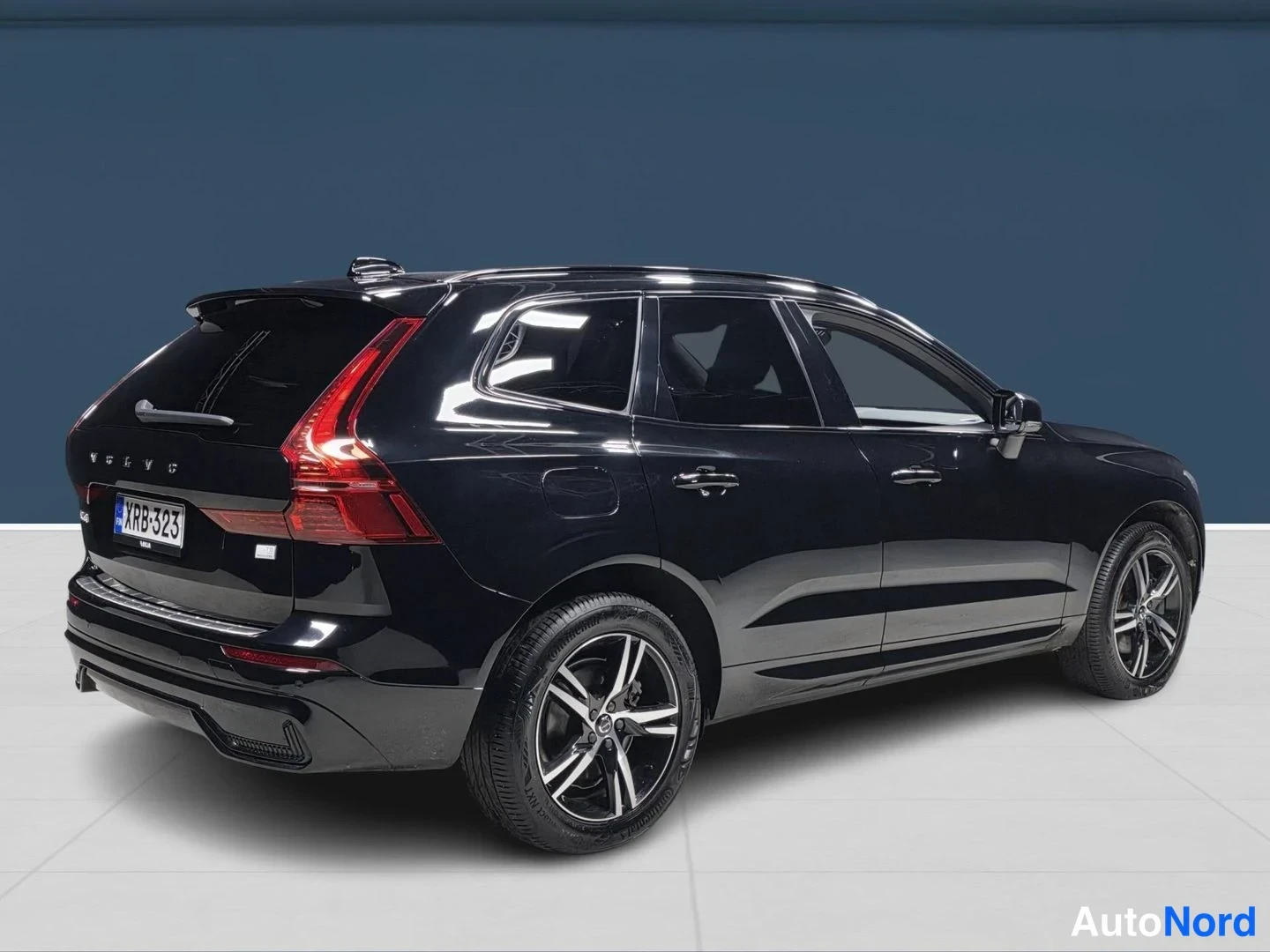 Musta Volvo XC60 2022, takaviisto, kuva 6