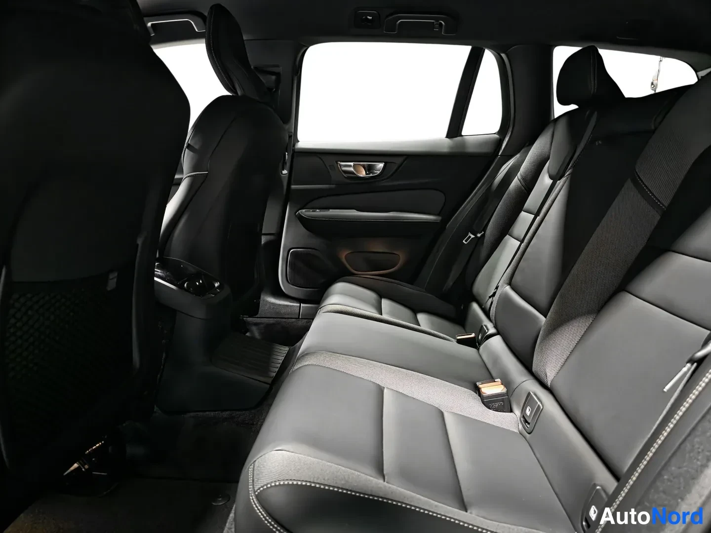 Vihreä Volvo V60 2026, kuva 7