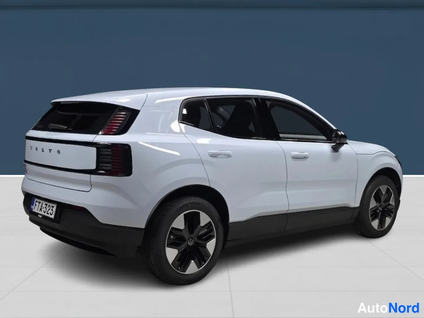 Sininen Volvo EX30 2027, takaviisto, kuva 5