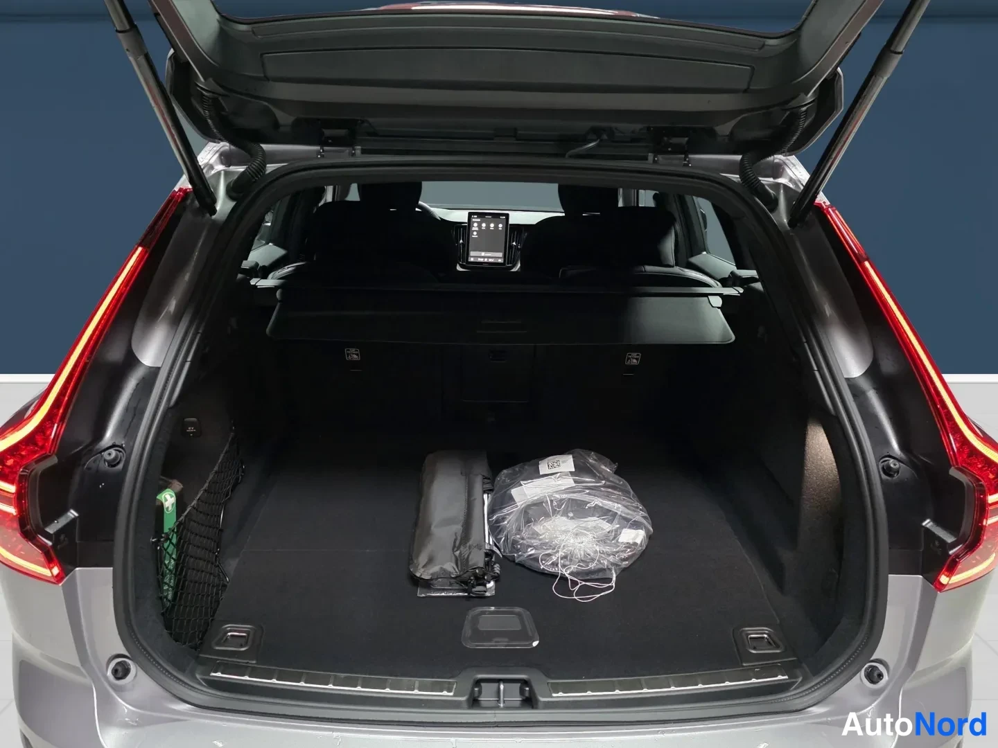 Hopea Volvo XC60 2027, takaa, kuva 7