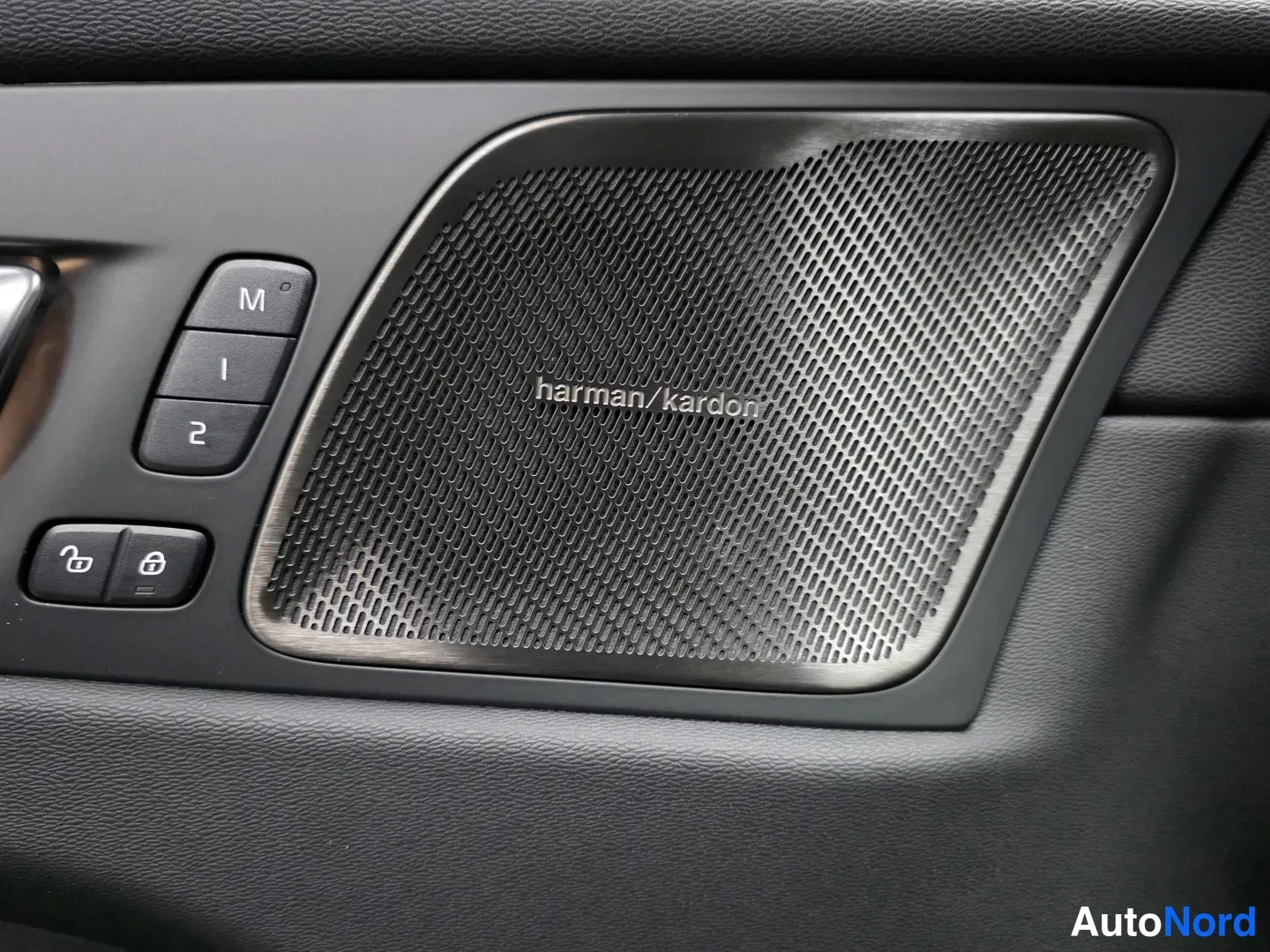 Hopea Volvo XC60 2027, kuva 12