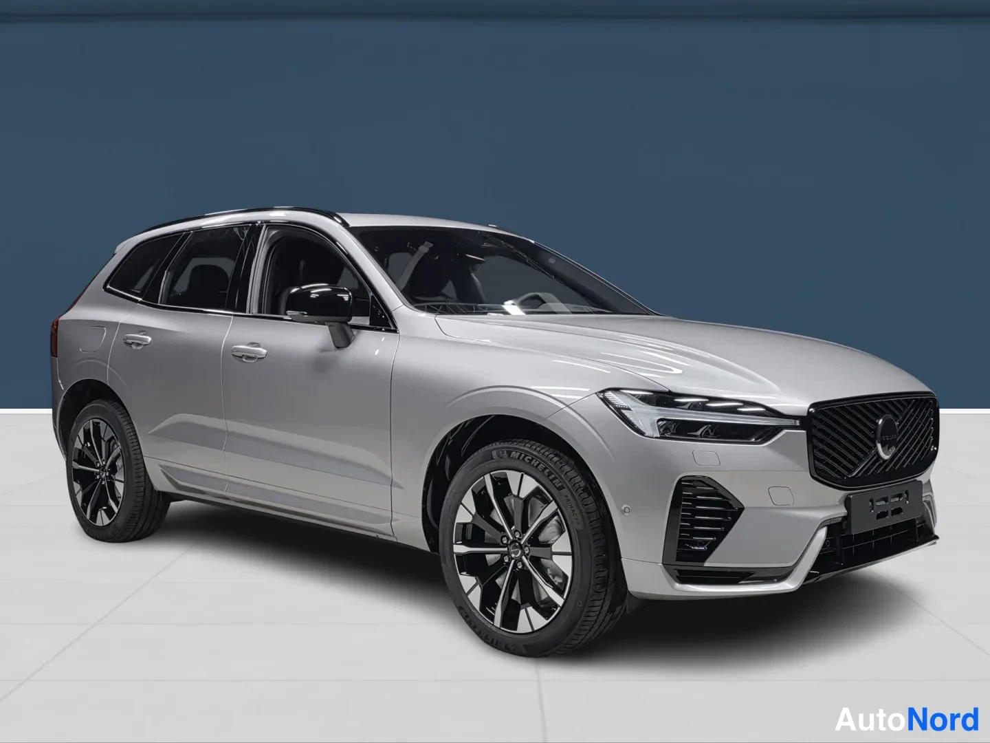 Hopea Volvo XC60 2027, etuviisto, keula oikealle, kuva 2