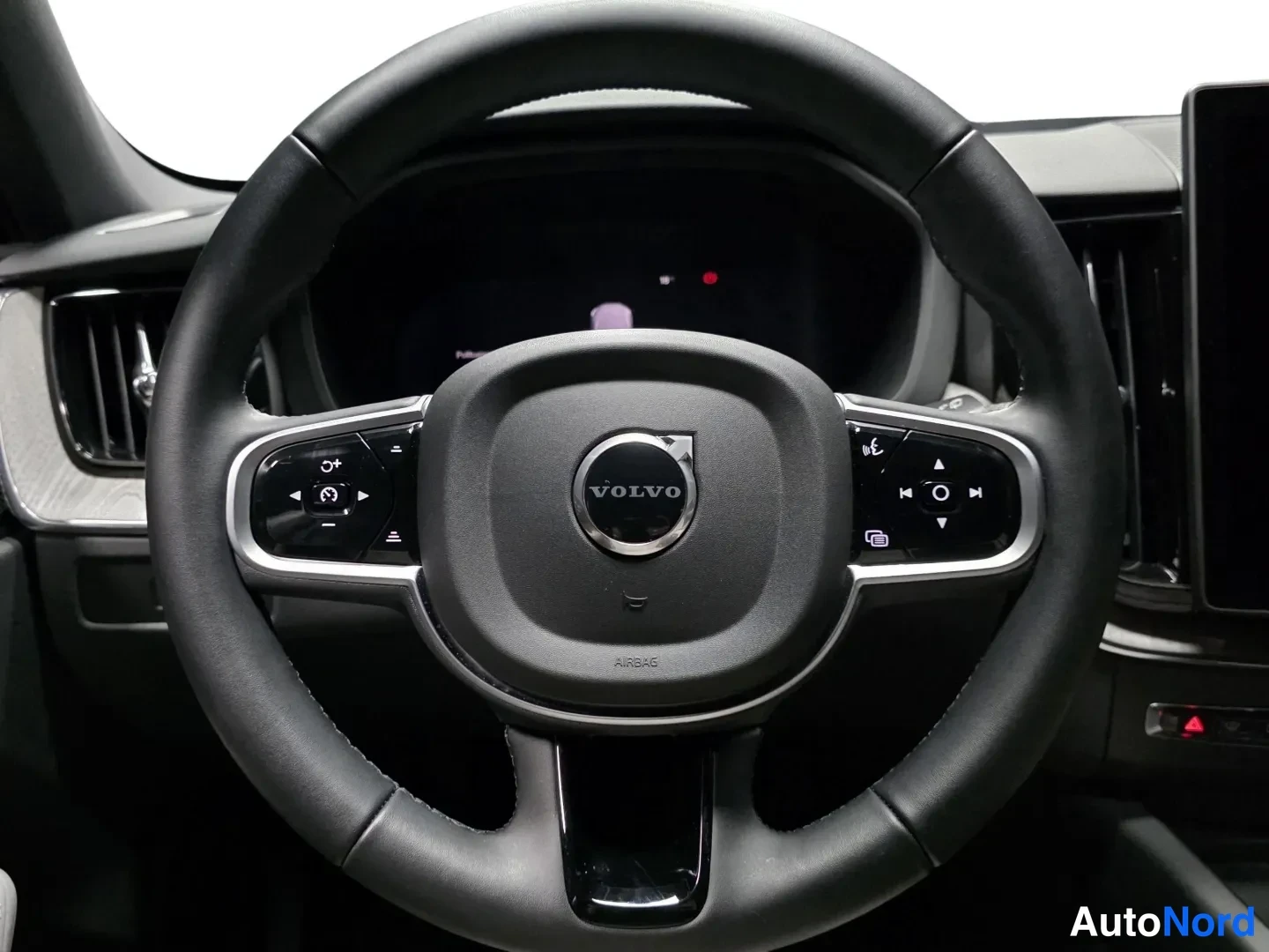 Grön Volvo XC60 2026, bild 8