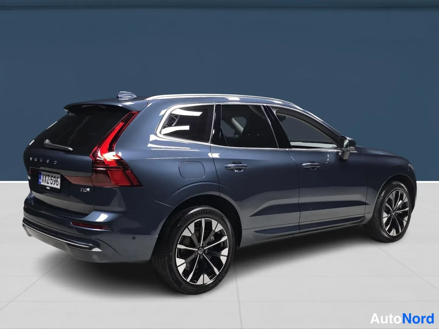 Sininen Volvo XC60 2026, takaviisto, kuva 4