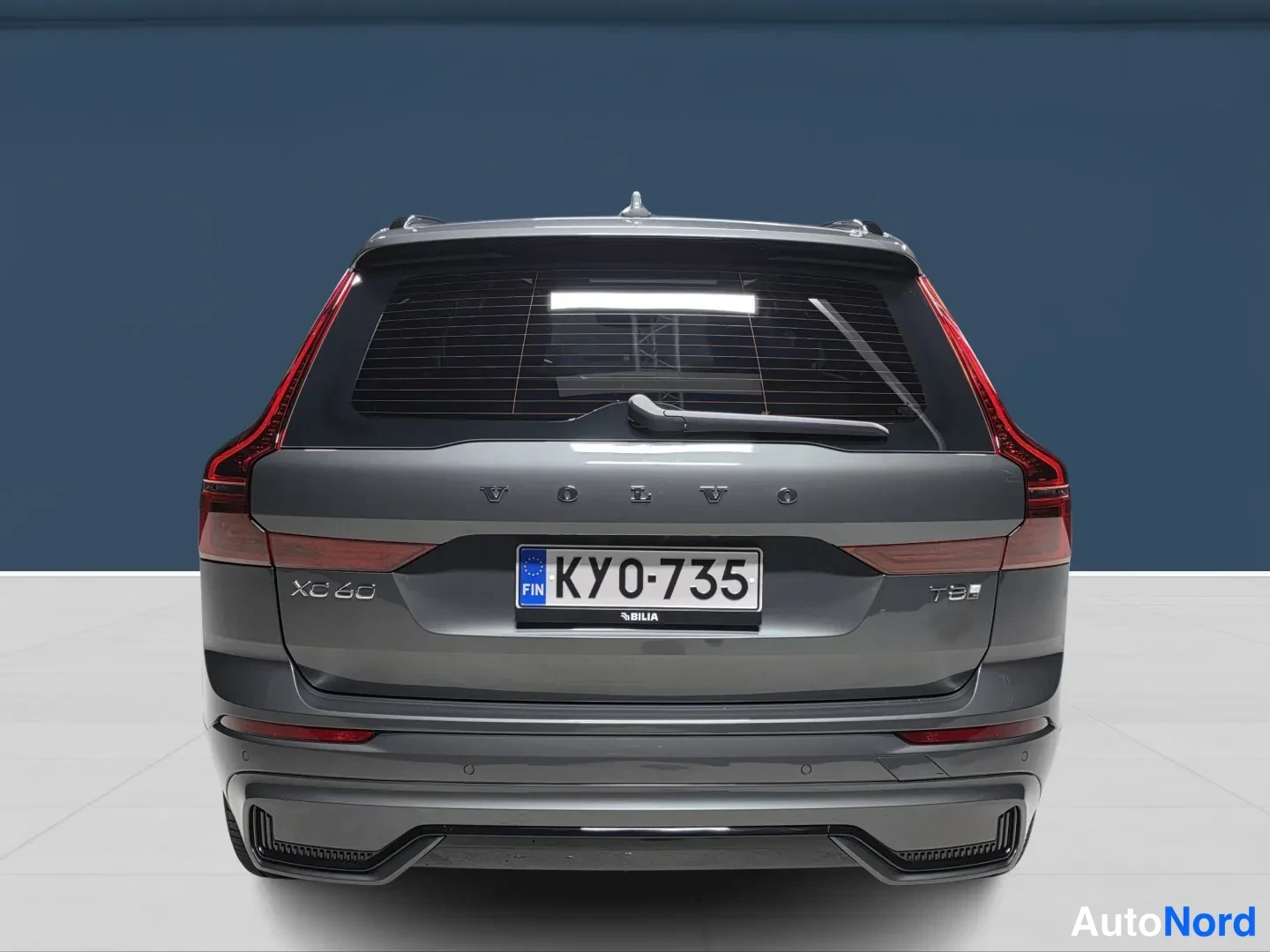 Grön Volvo XC60 2027, bakifrån, bild 6
