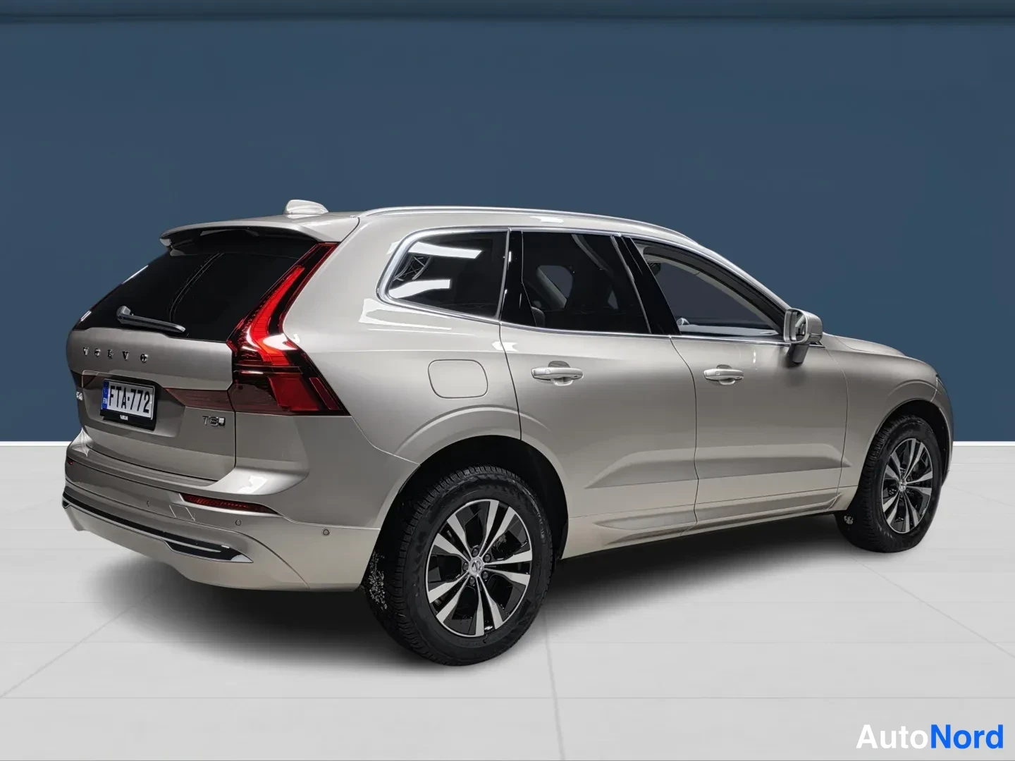 Beige Volvo XC60 2027, takaviisto, kuva 5