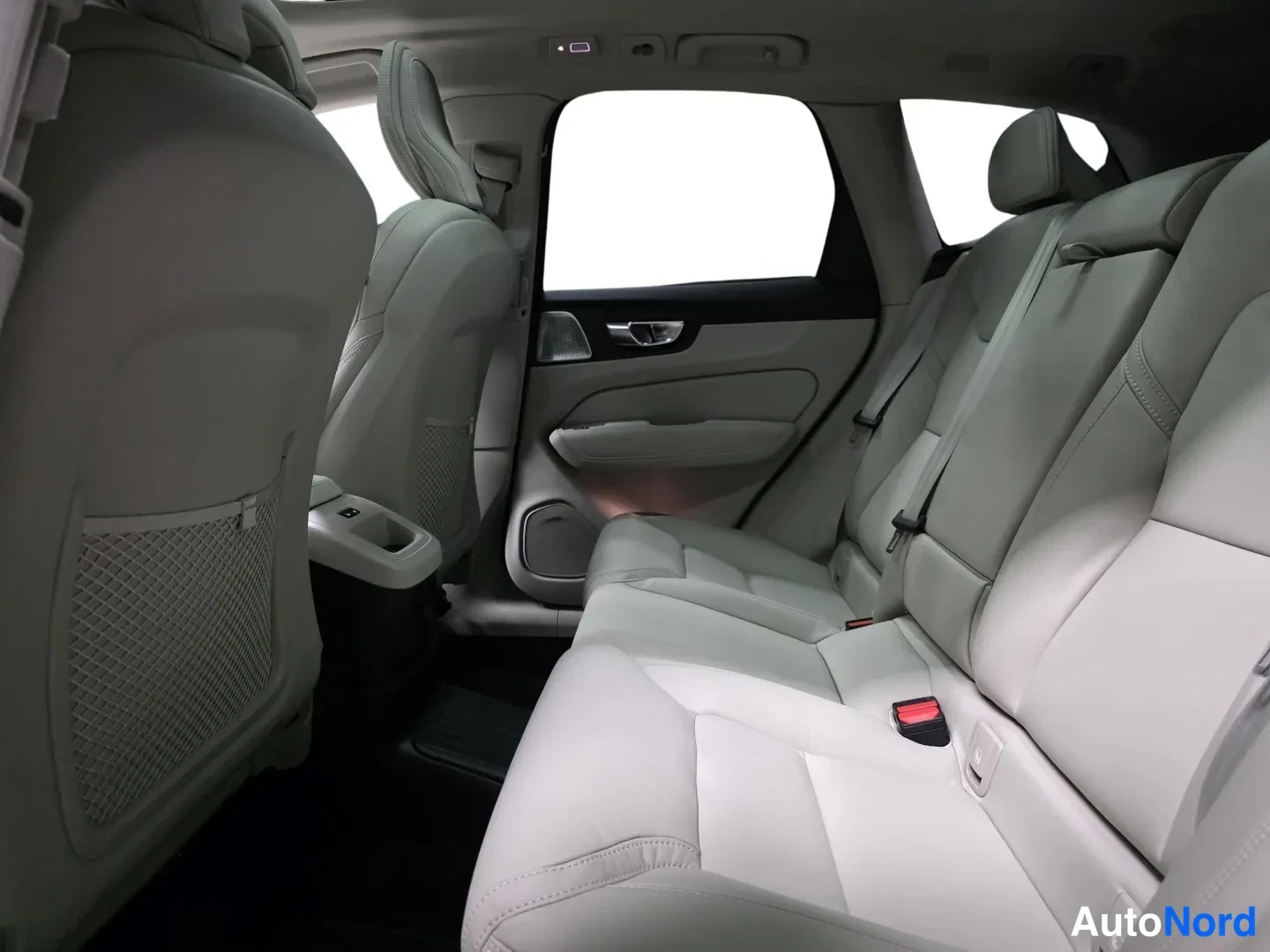 Beige Volvo XC60 2027, kuva 10