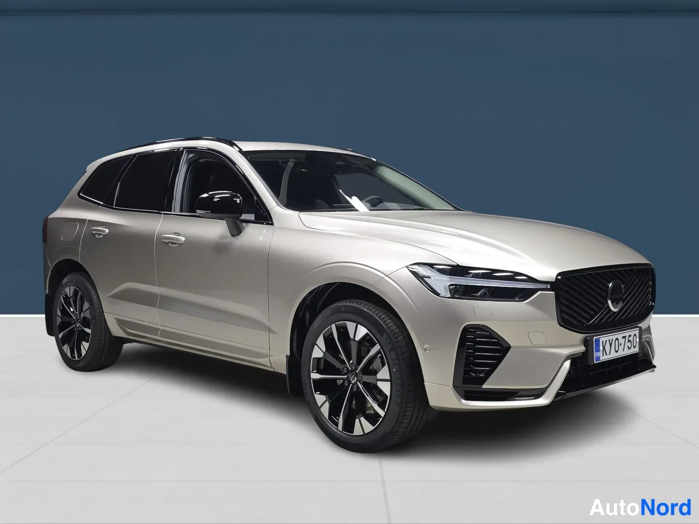 Musta Volvo XC60 2027, kuva 2