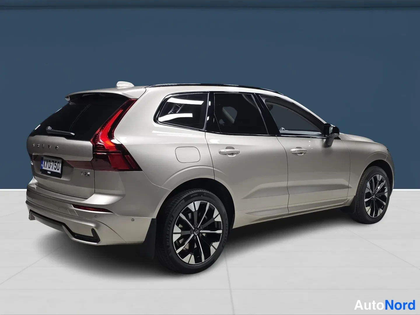 Musta Volvo XC60 2027, kuva 4