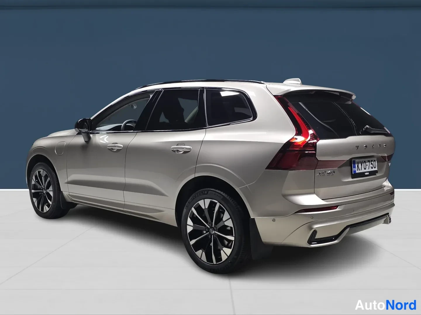 Musta Volvo XC60 2027, kuva 5