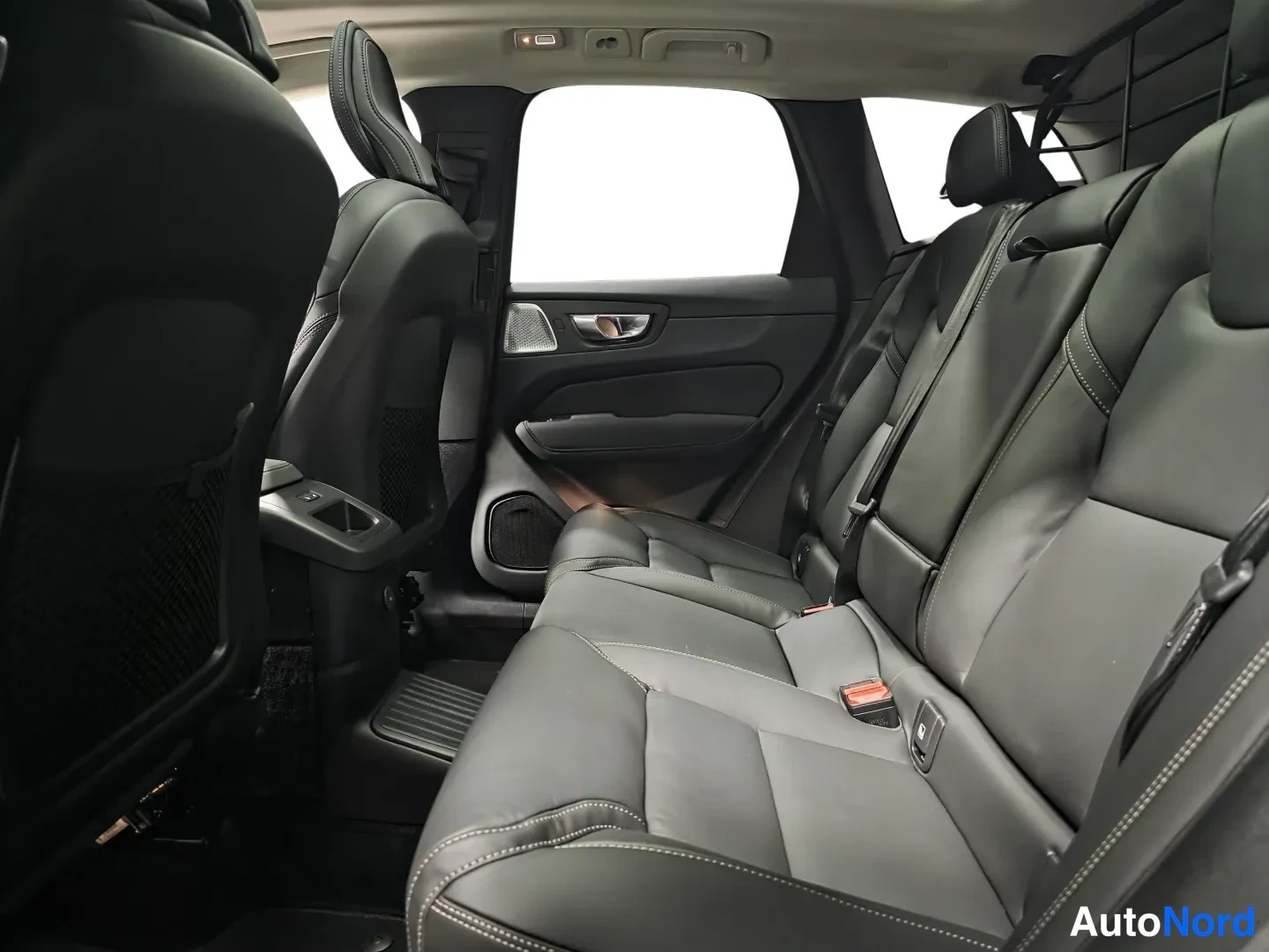 Musta Volvo XC60 2027, kuva 10