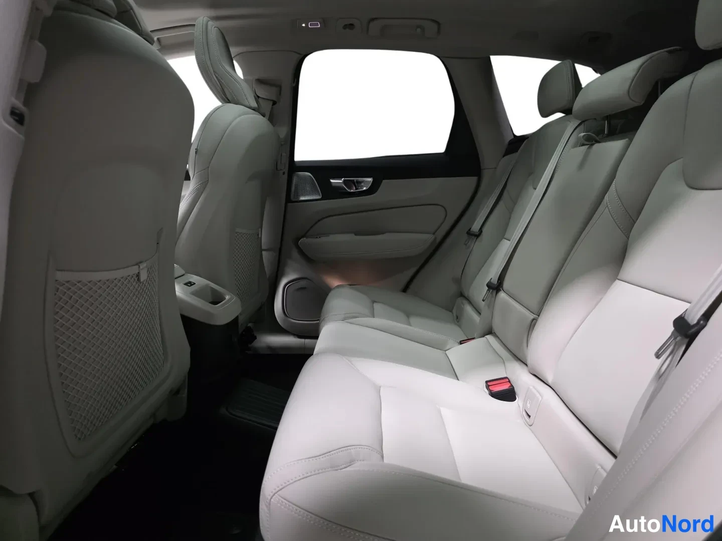 Blue Volvo XC60 2027, photo 11