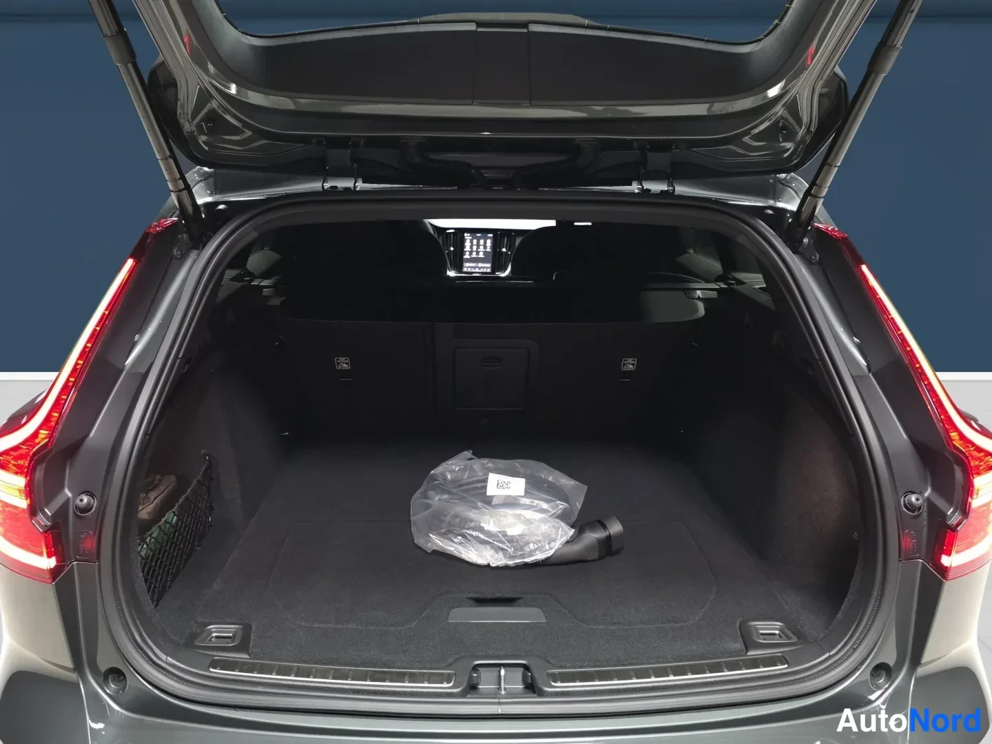 Grön Volvo V60 2026, bild 11