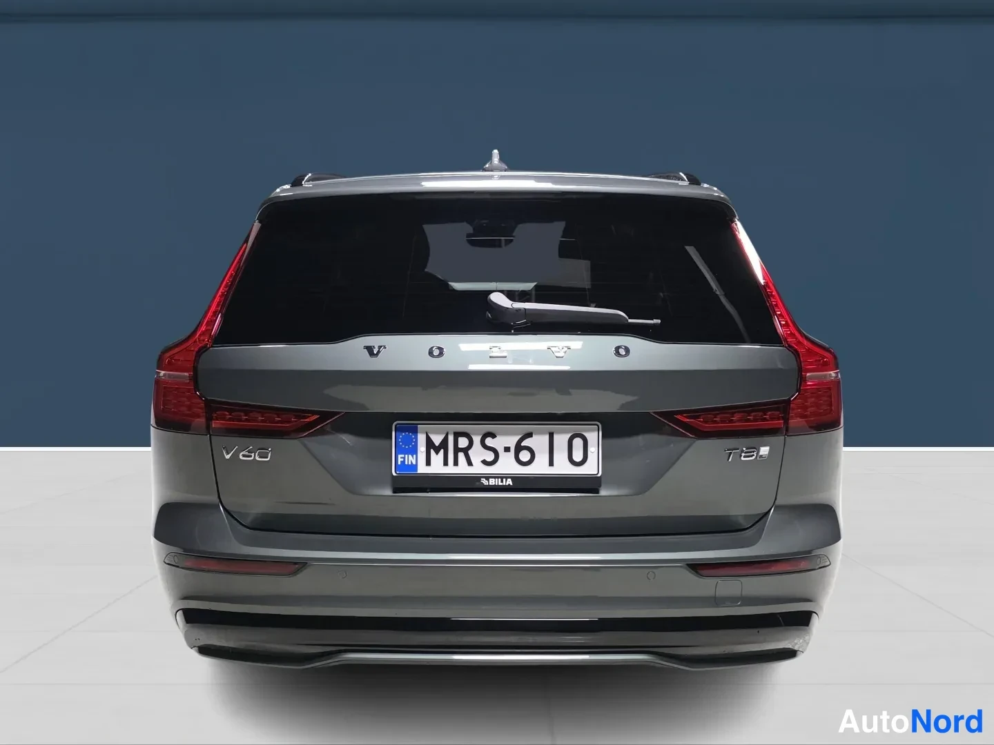 Grön Volvo V60 2026, bakifrån, bild 6