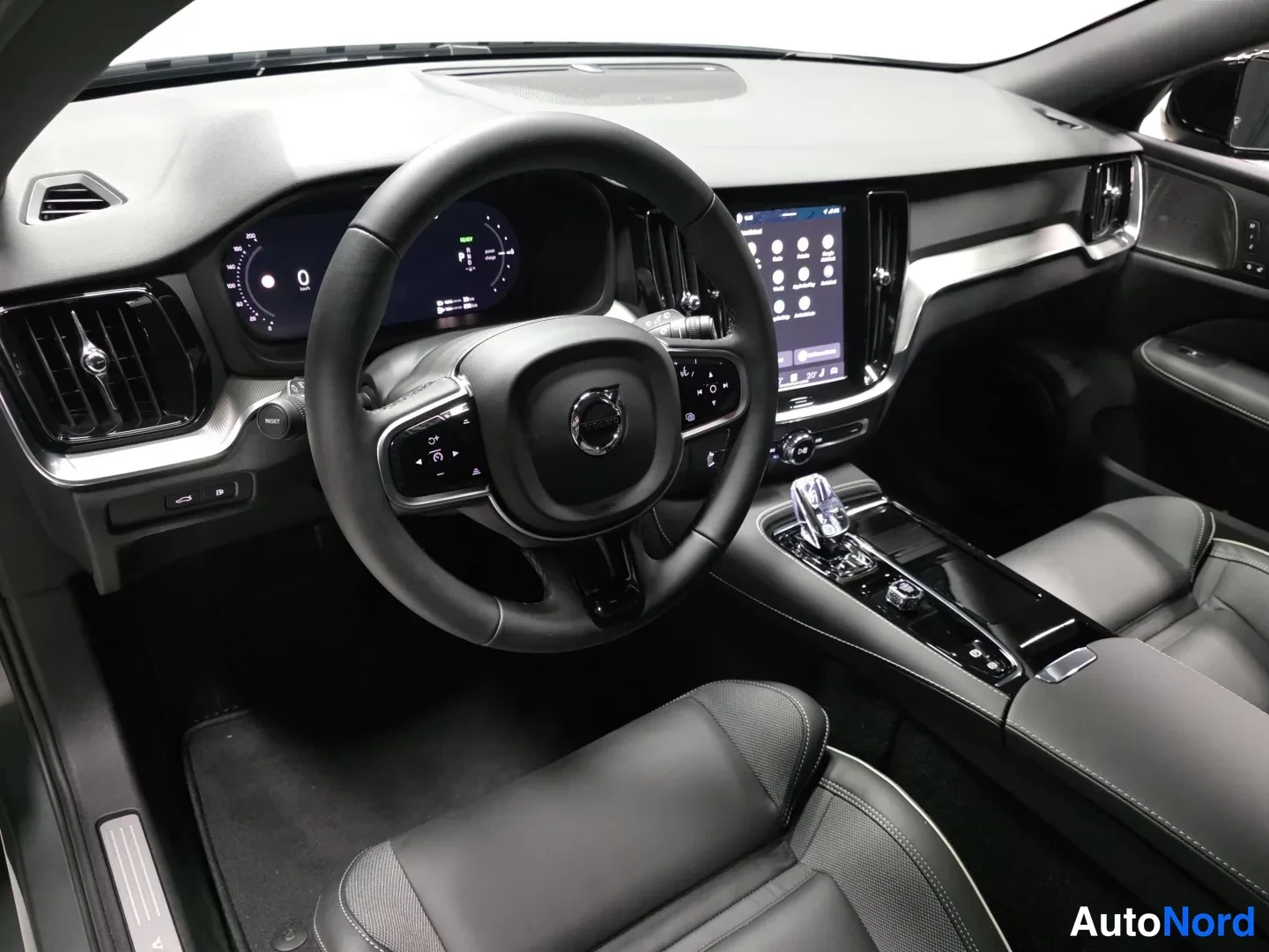 Grön Volvo V60 2026, bild 8