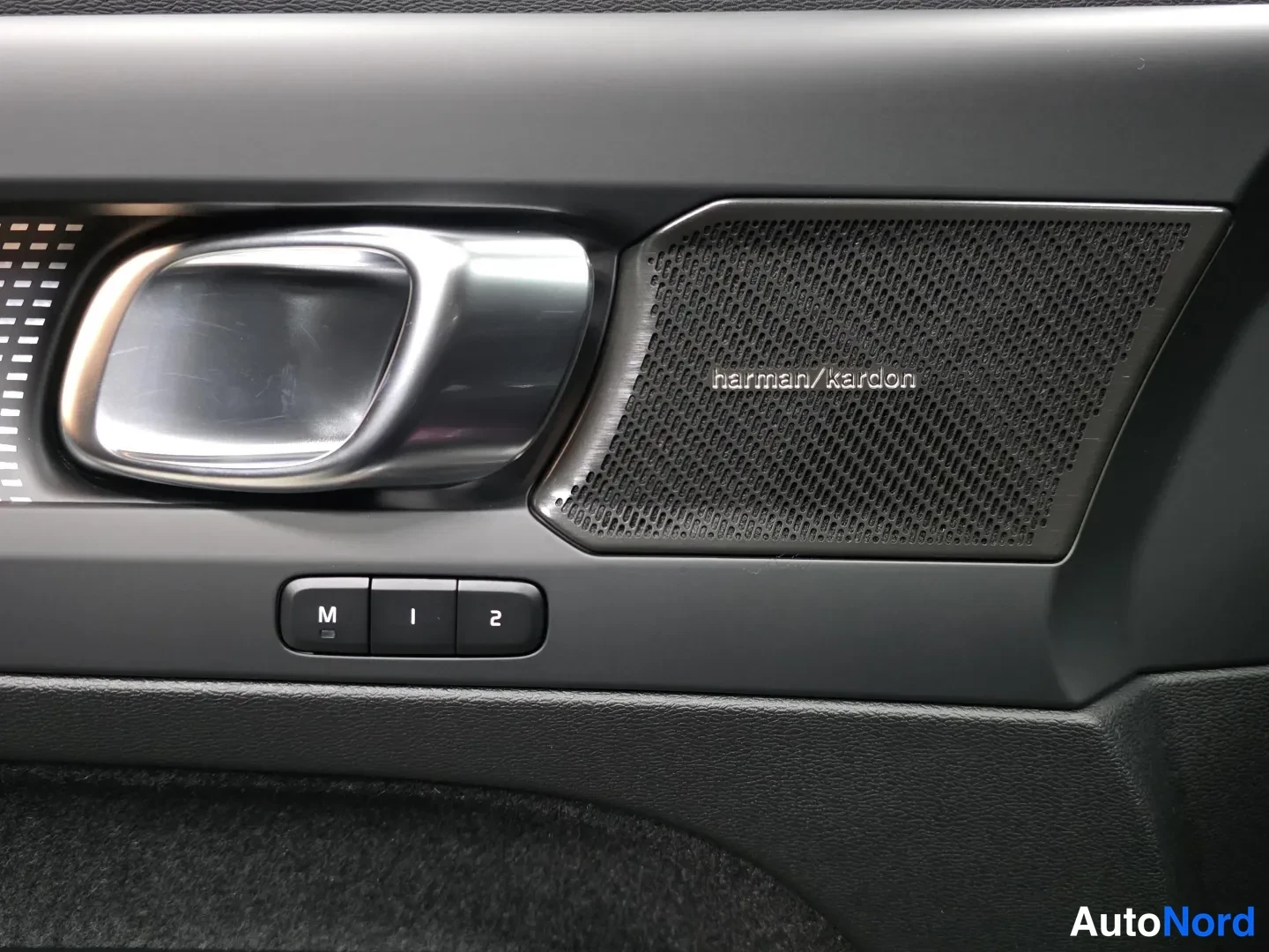 Sininen Volvo EX40 2027, kuva 14