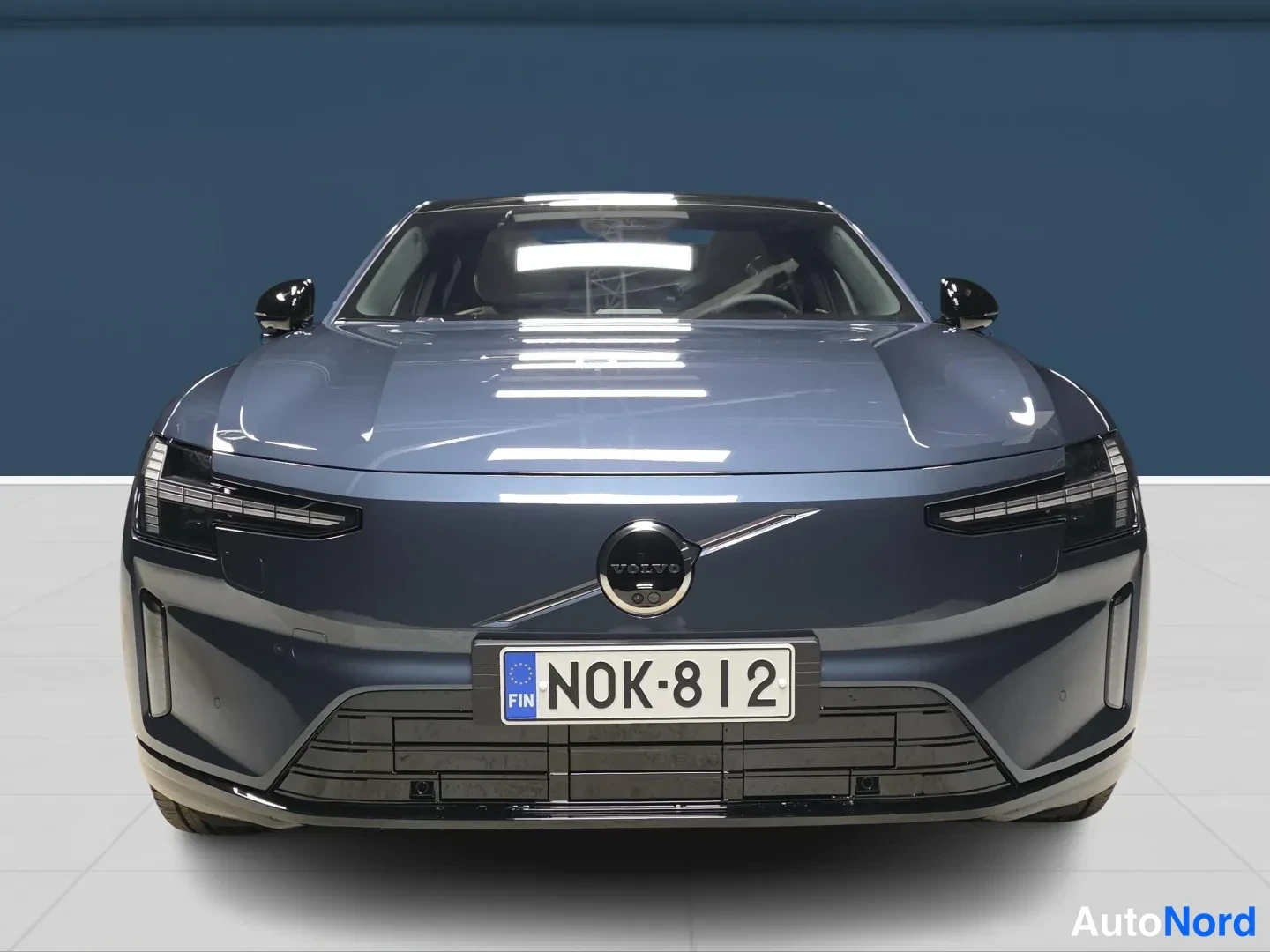 Sininen Volvo ES90 2026, edestä, kuva 3