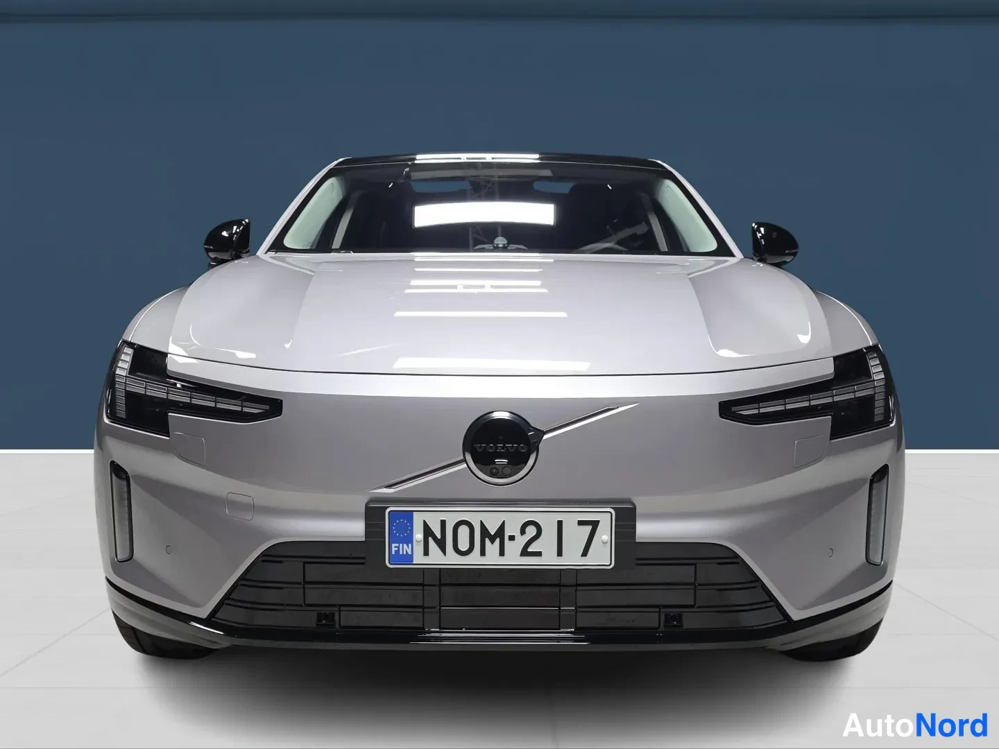 Harmaa Volvo ES90 2026, edestä, kuva 3