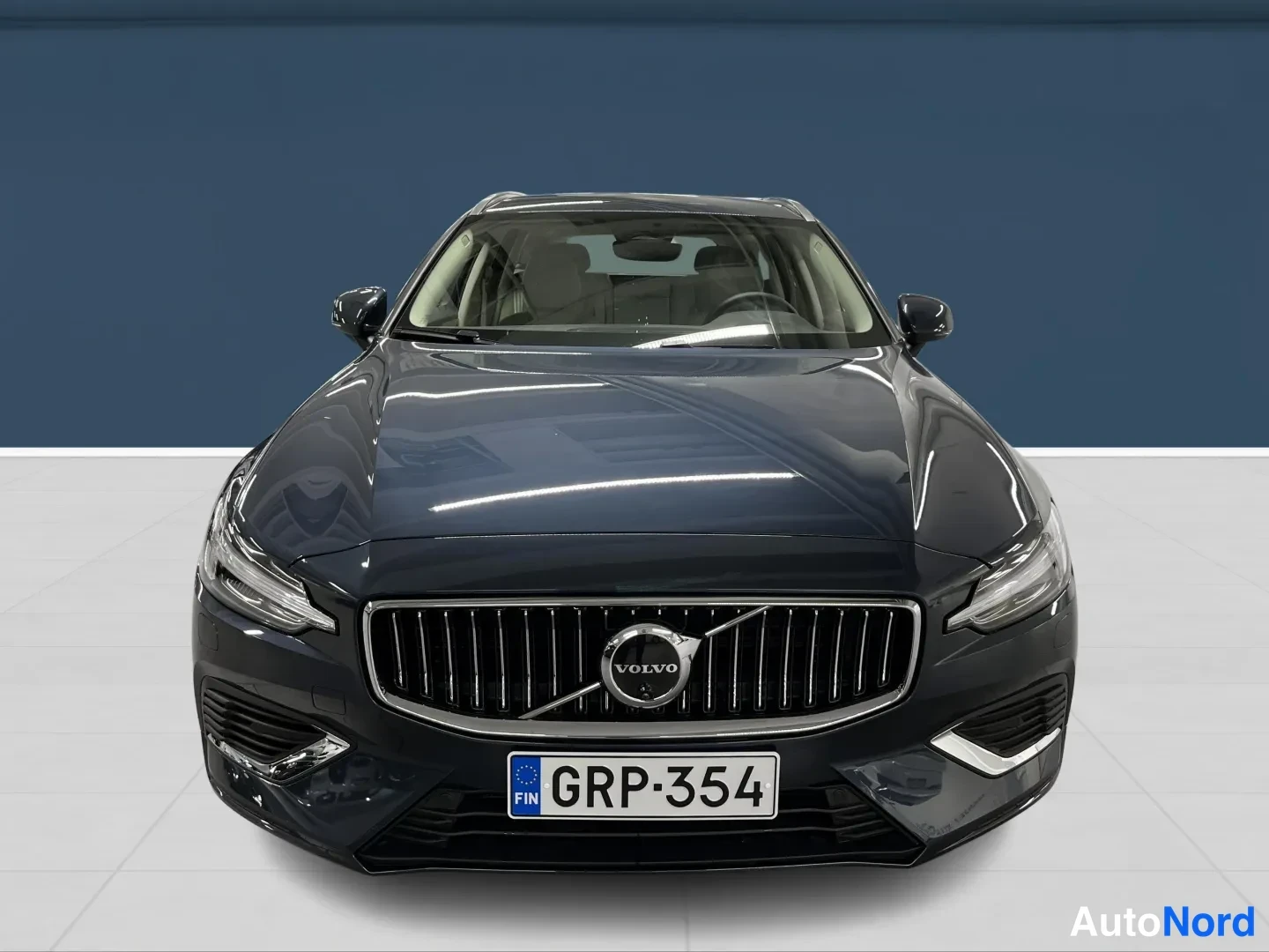 Sininen Volvo V60 2026, edestä, kuva 3