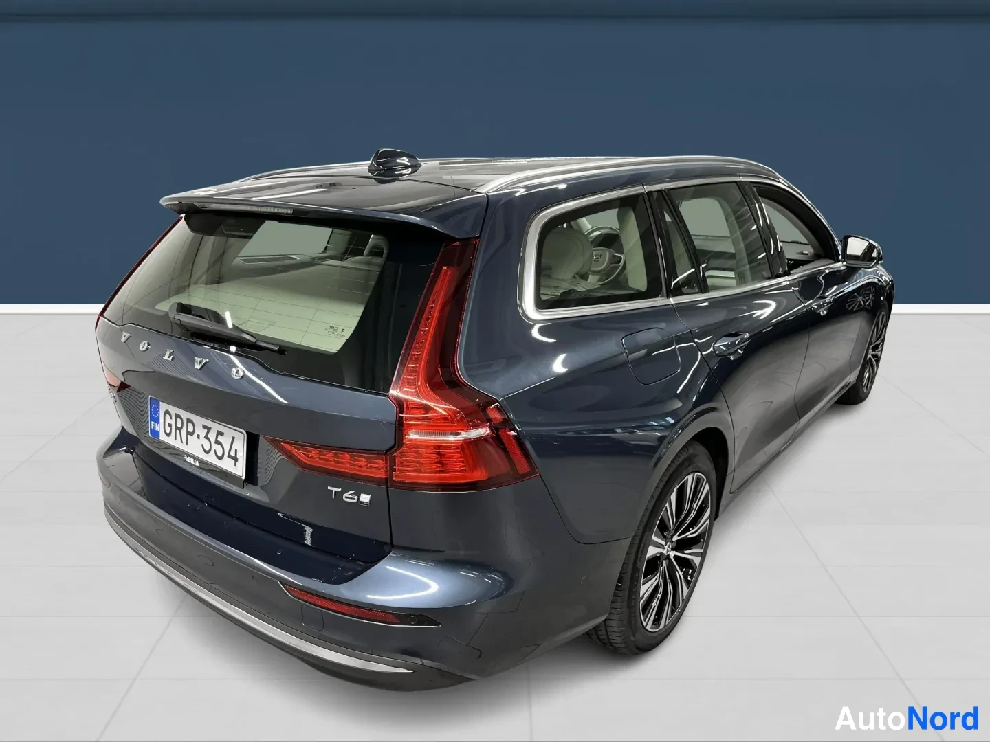 Sininen Volvo V60 2026, takaviisto, kuva 5