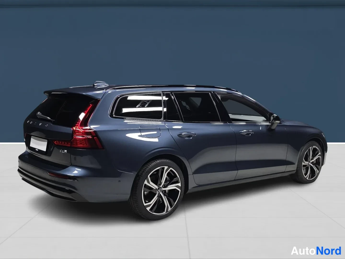 Sininen Volvo V60 2026, takaviisto, kuva 5