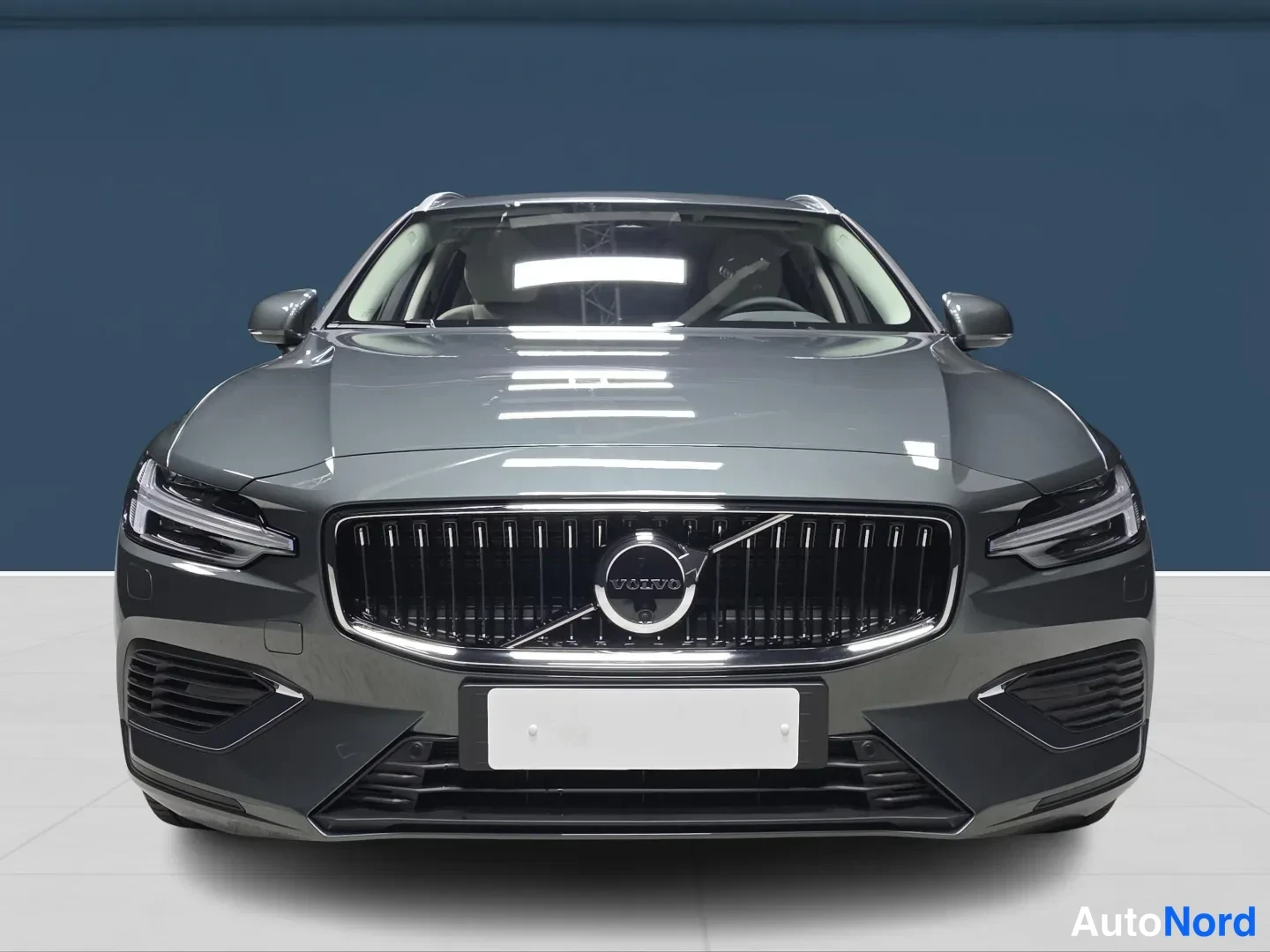 Vihreä Volvo V60 2026, edestä, kuva 3