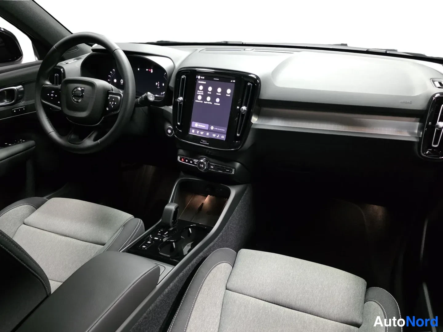 Hopea Volvo XC40 2027, etuviisto, keula vasemmalle, kuva 4