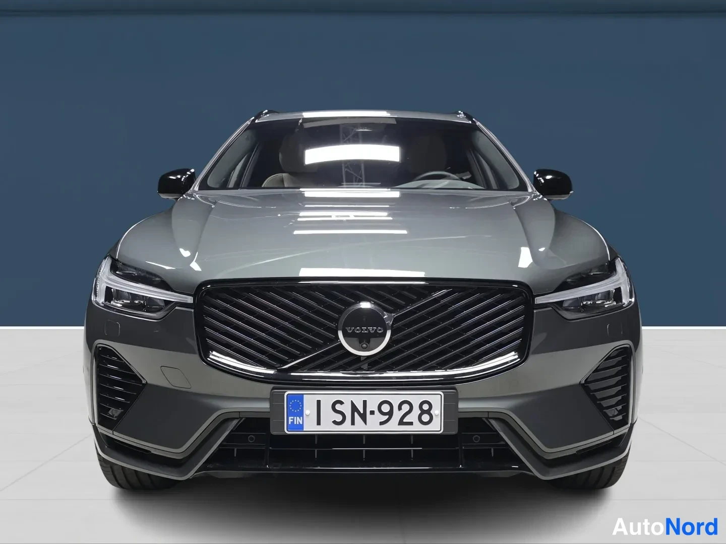Vihreä Volvo XC60 2026, edestä, kuva 7