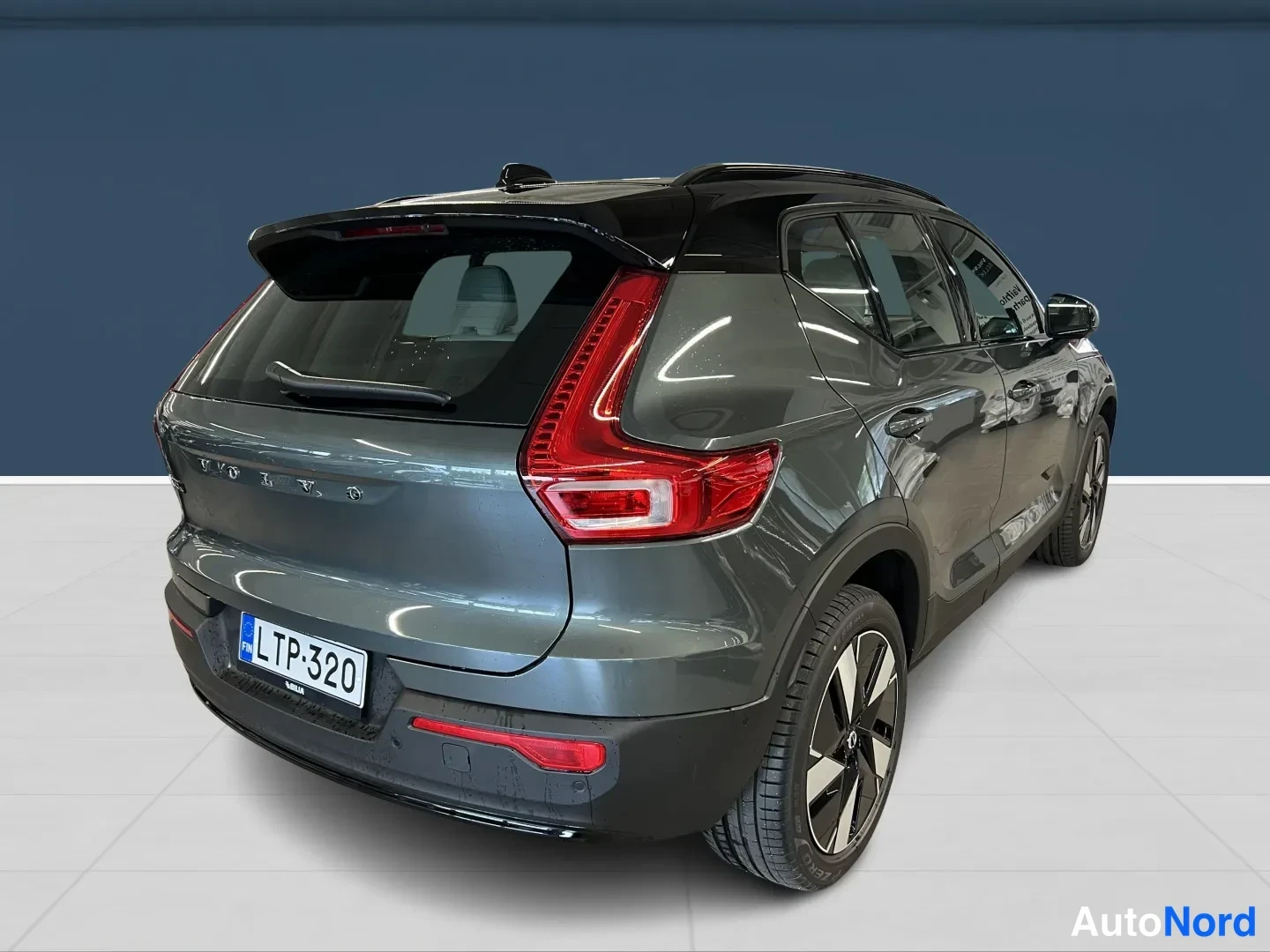 Vihreä Volvo EX40 2026, takaviisto, kuva 4
