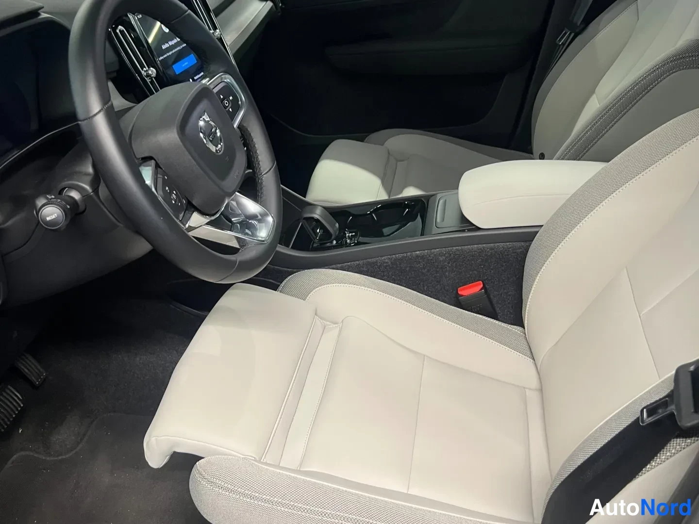Vihreä Volvo EX40 2026, kuva 9