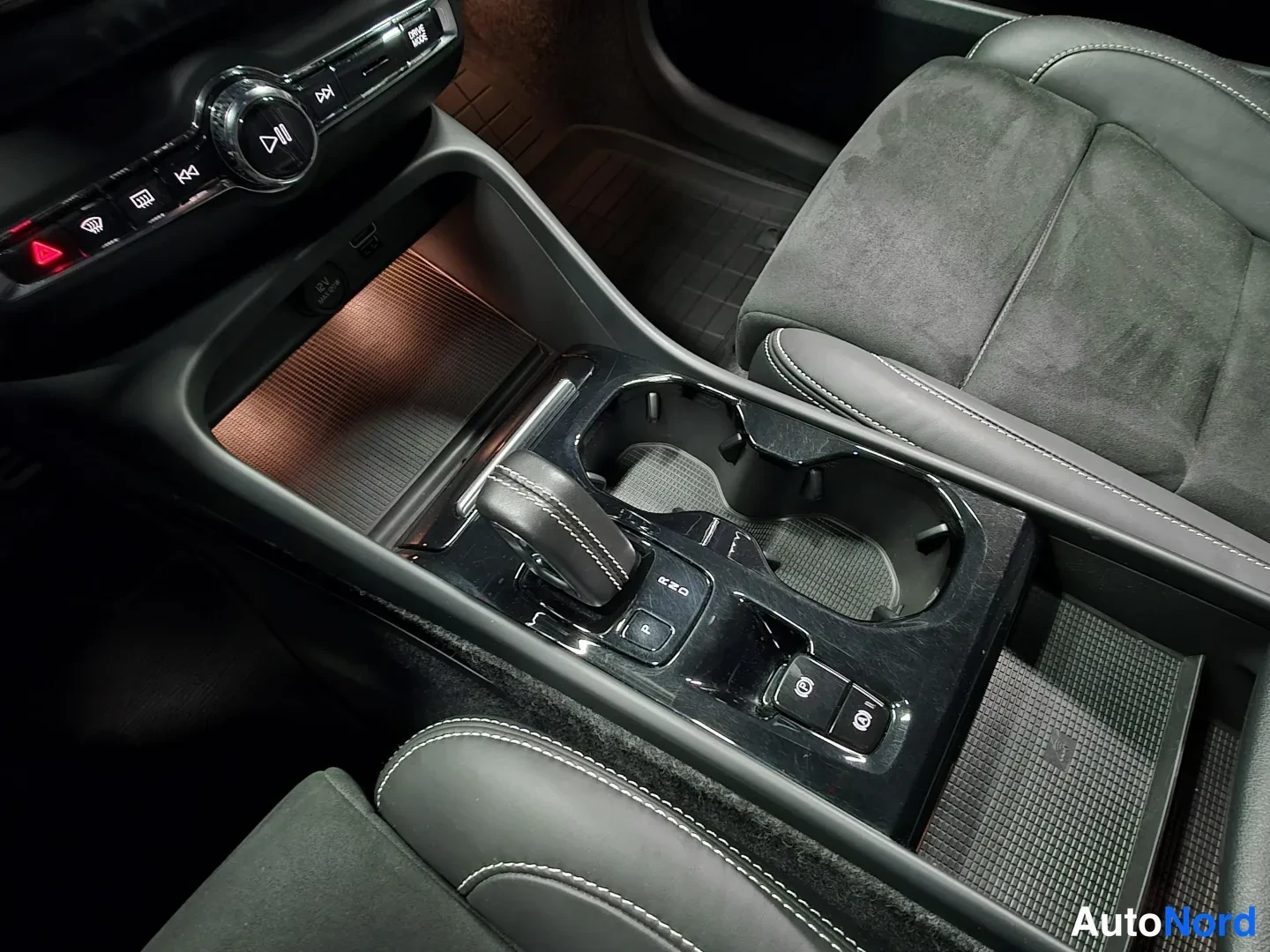 Blue Volvo XC40 2021, photo 15